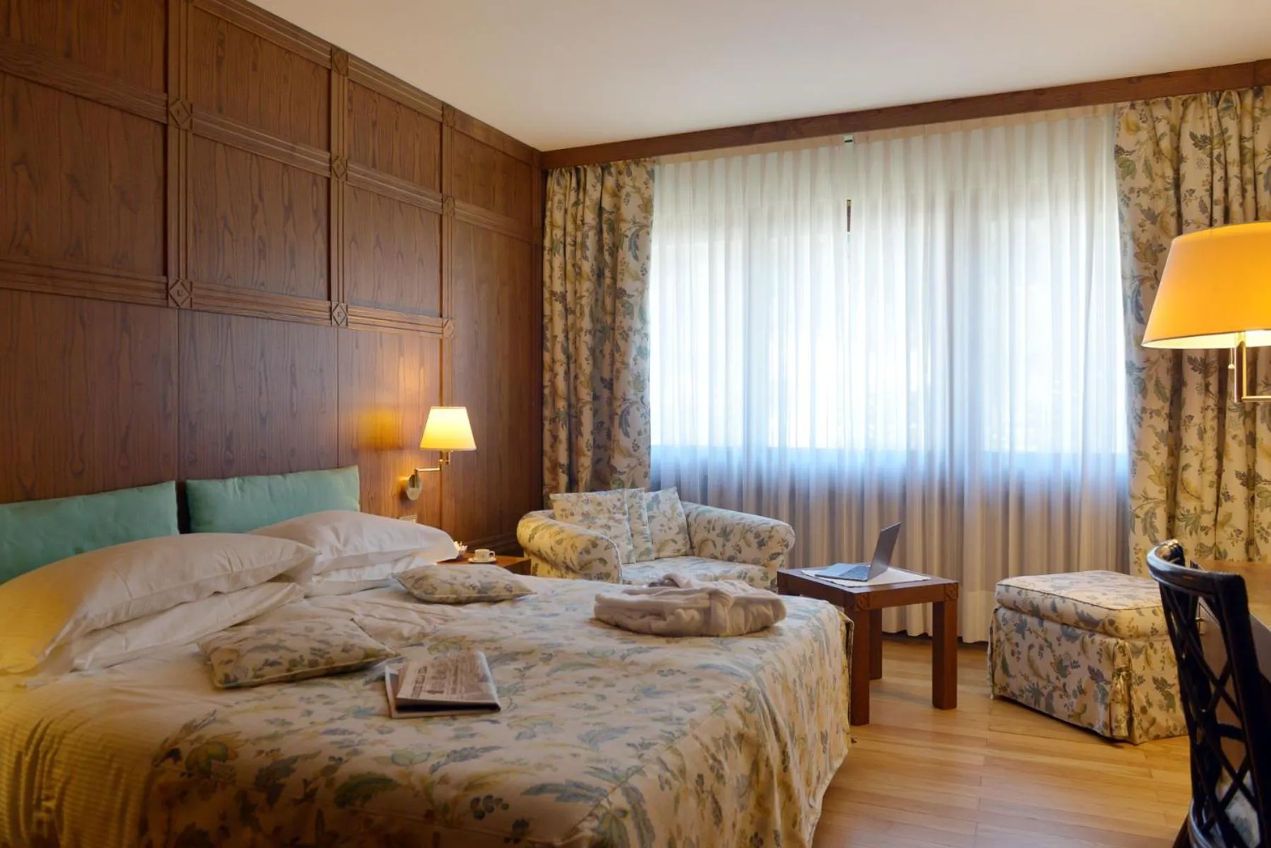 Bedroom, Bed in Savoia Palace Hotel