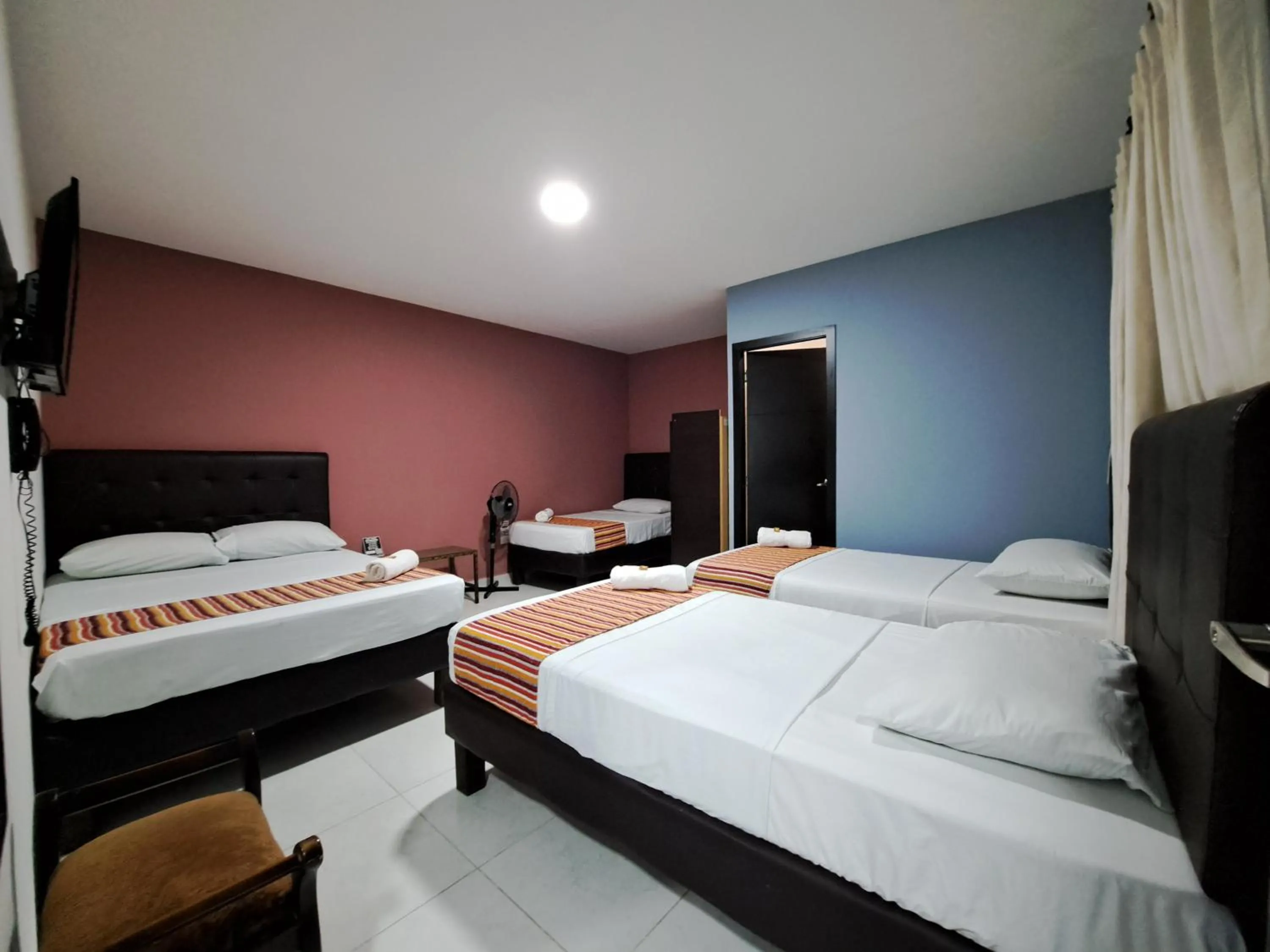 Standard Quadruple Room in Hotel 9-25