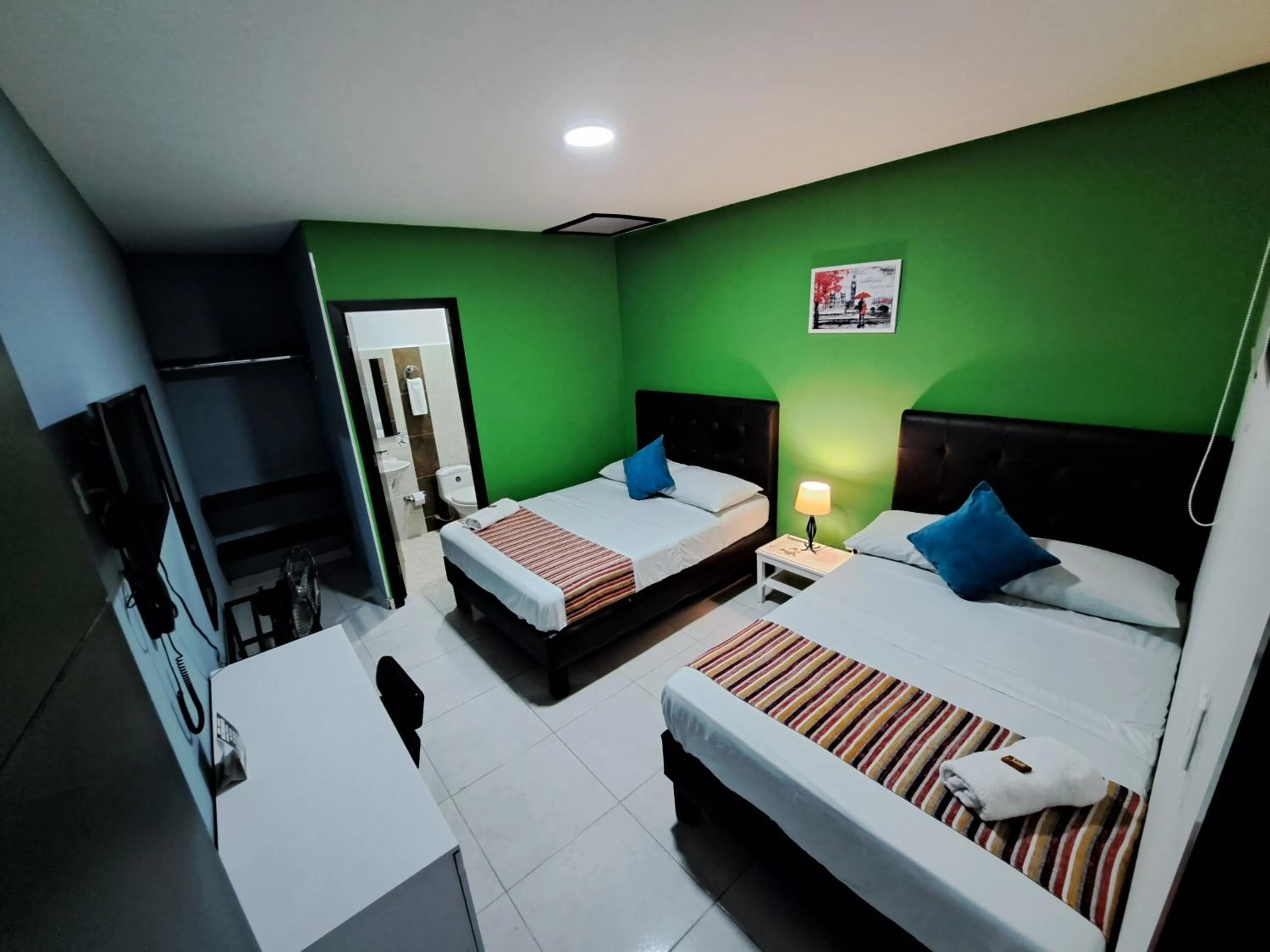 Standard Quadruple Room in Hotel 9-25