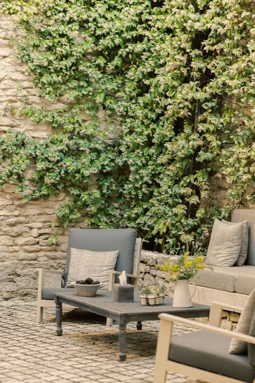 Inner courtyard view in Domaine Les Martins - Gordes