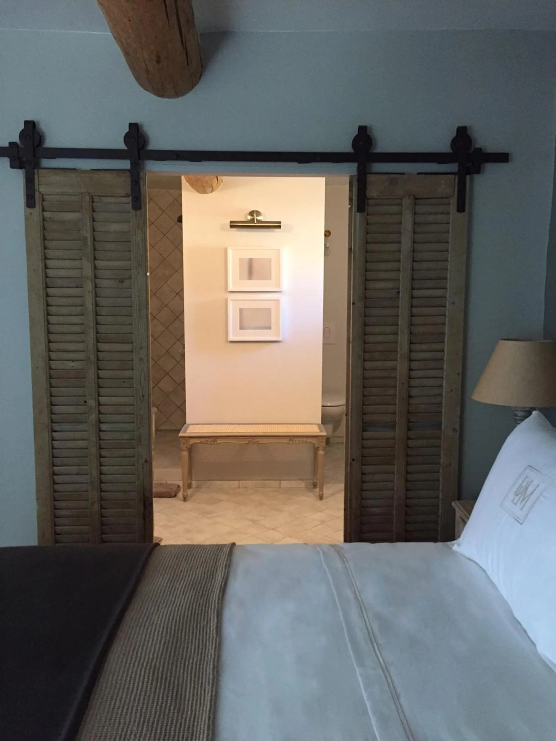 Bathroom, Bed in Domaine Les Martins - Gordes