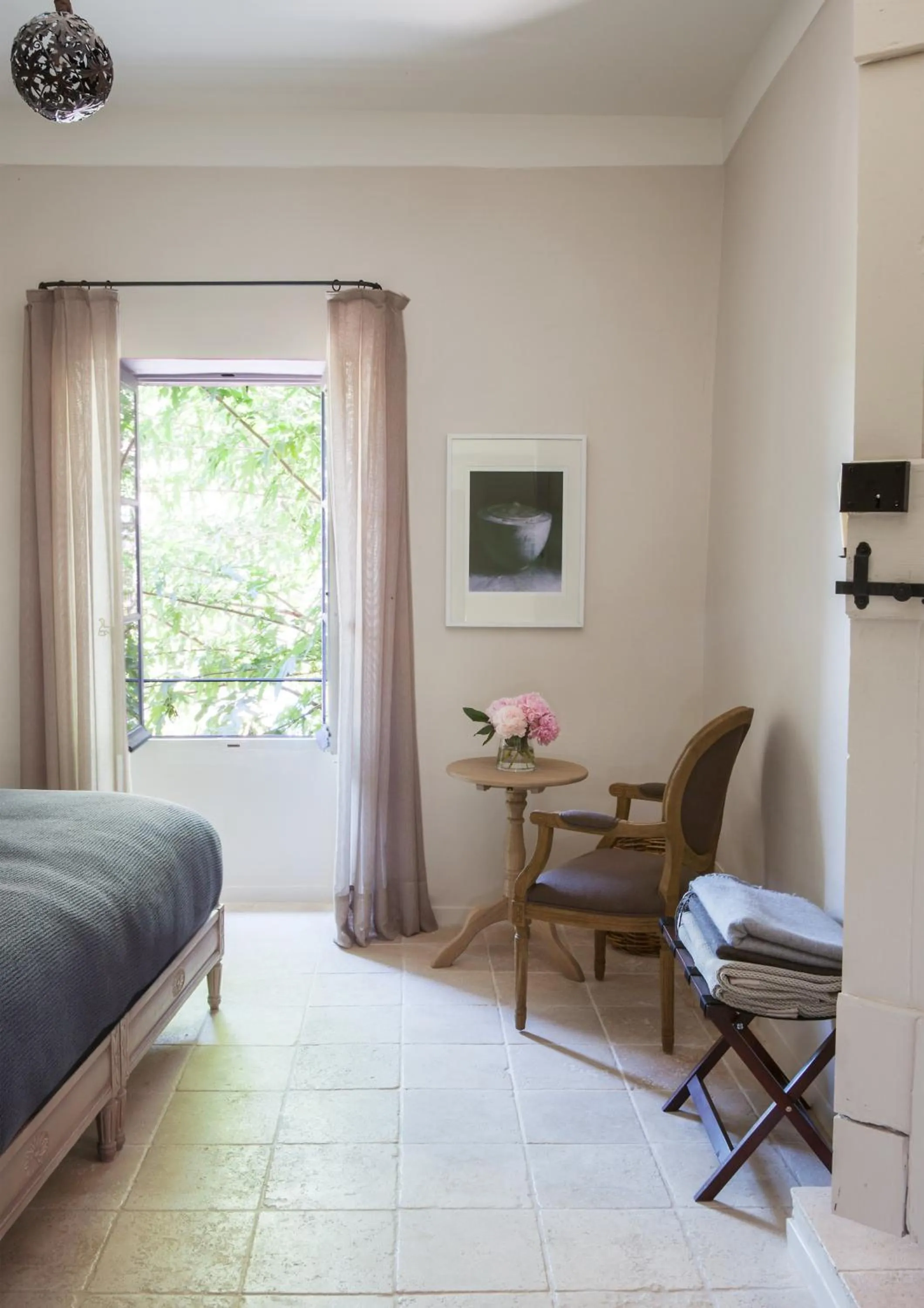 Decorative detail, Bed in Domaine Les Martins - Gordes