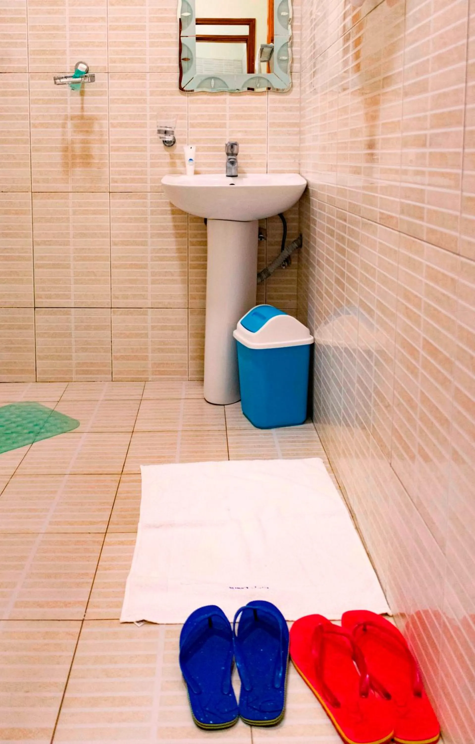 Shower in Kalya Courts Hotel Fort Portal