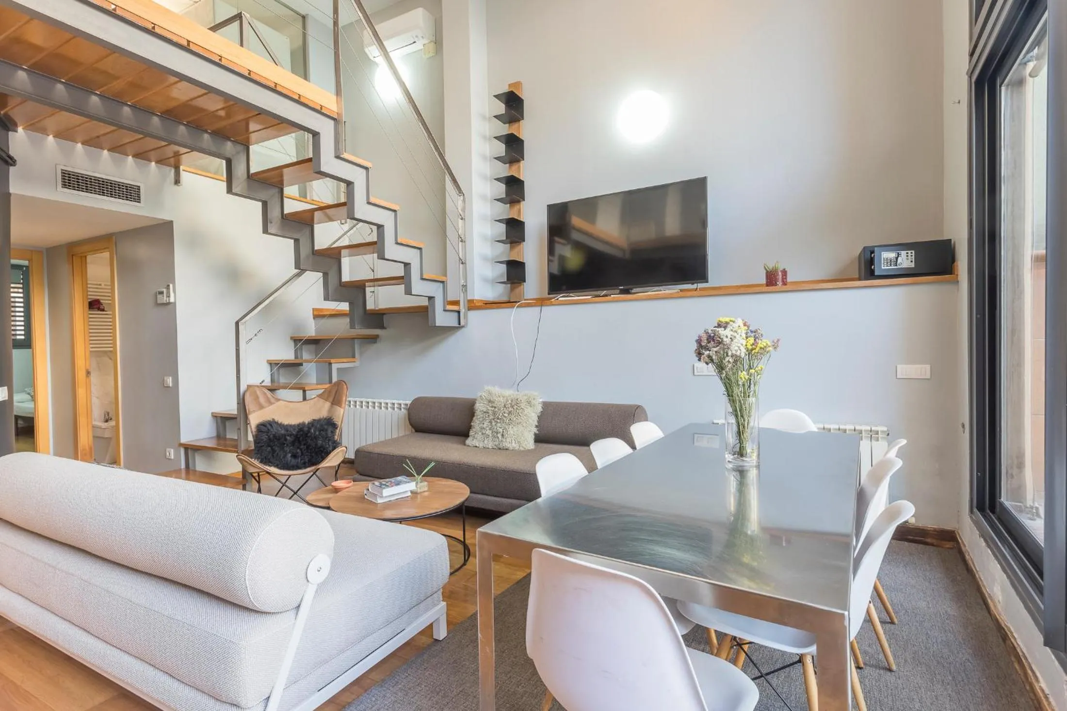 Living room in Apartment Barcelona Rentals - Gracia Pool Apartments Center