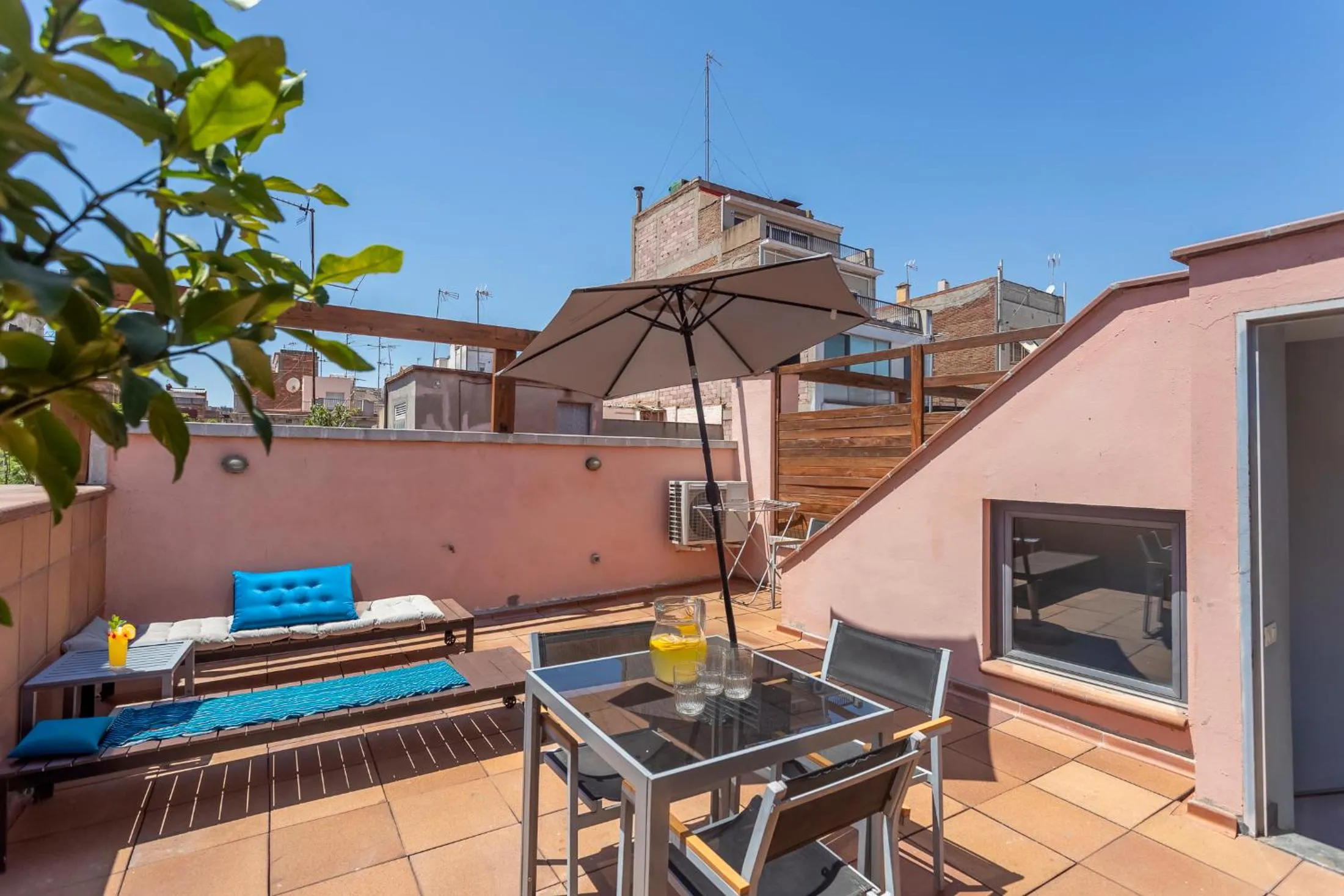 Balcony/Terrace in Apartment Barcelona Rentals - Gracia Pool Apartments Center