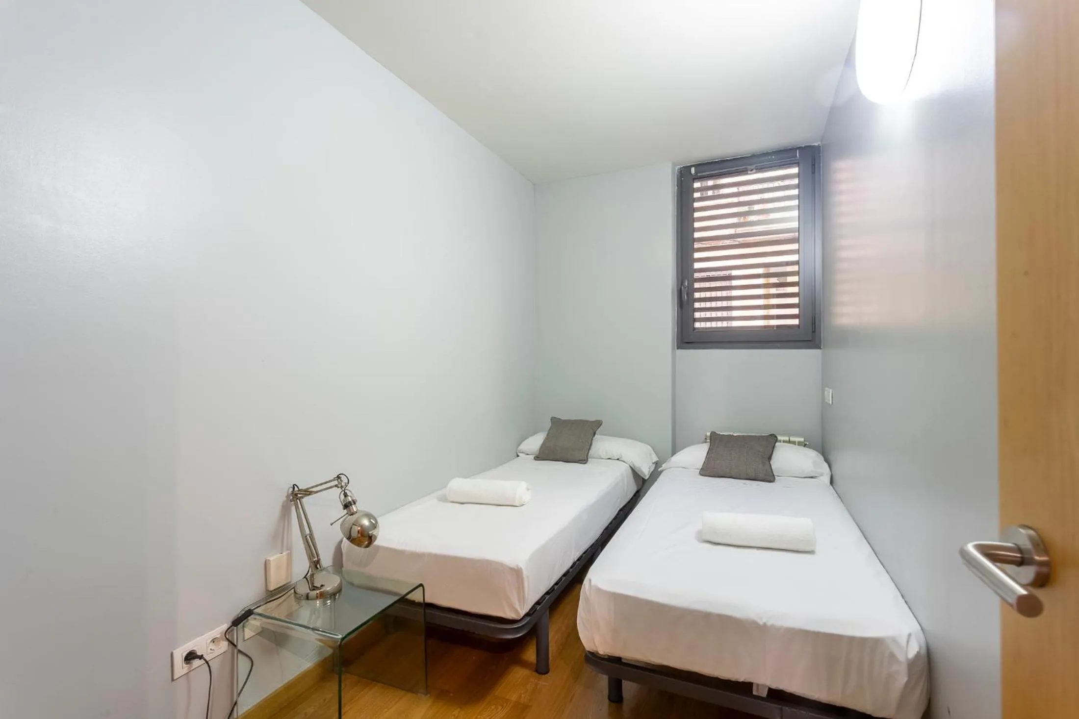 Bedroom in Apartment Barcelona Rentals - Gracia Pool Apartments Center