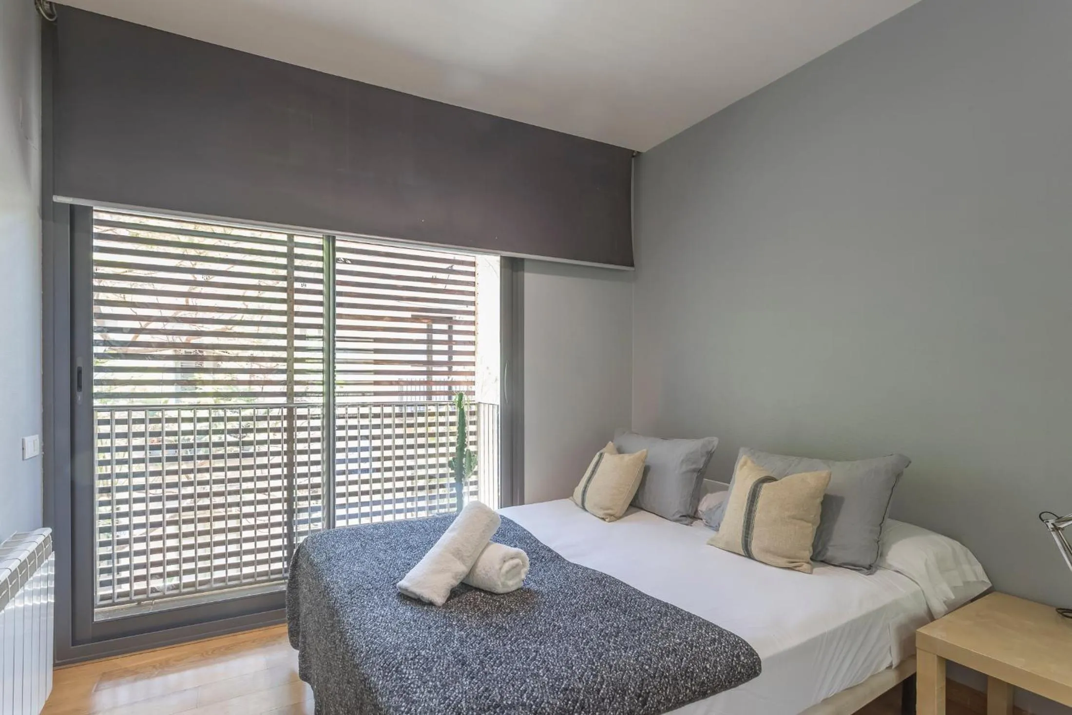 Bedroom in Apartment Barcelona Rentals - Gracia Pool Apartments Center