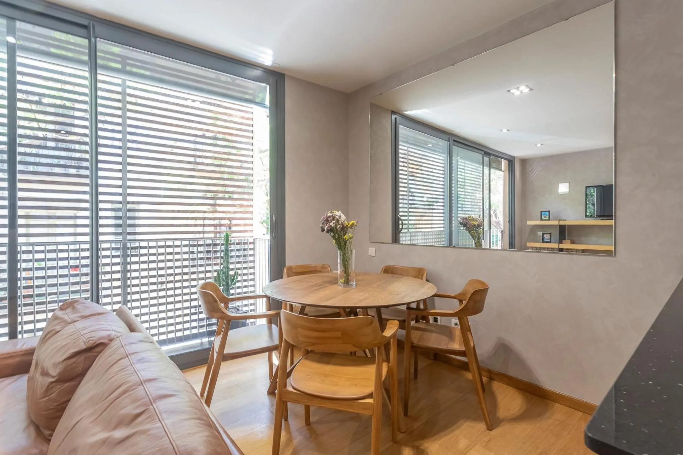 Living room in Apartment Barcelona Rentals - Gracia Pool Apartments Center
