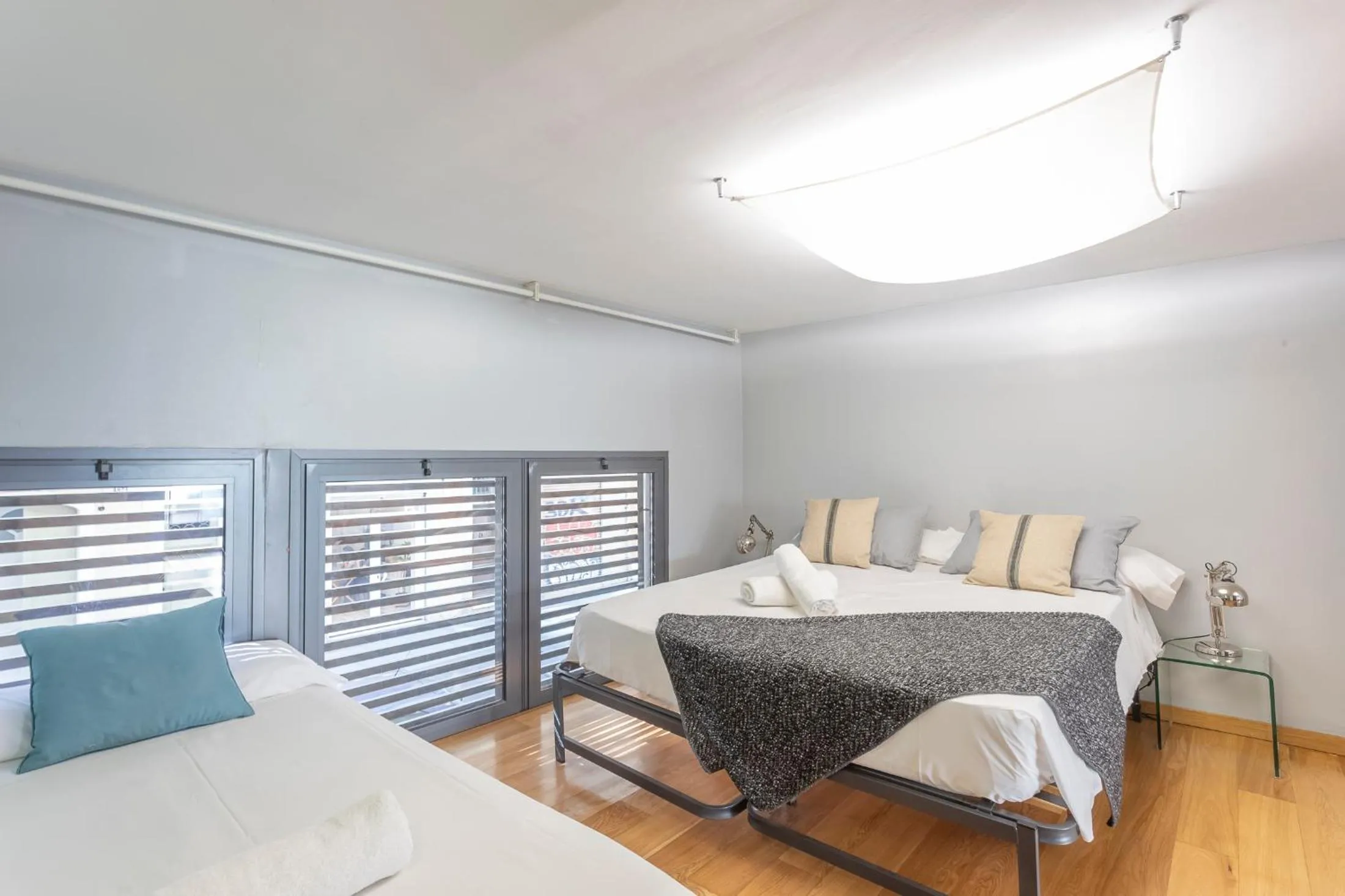 Bedroom in Apartment Barcelona Rentals - Gracia Pool Apartments Center