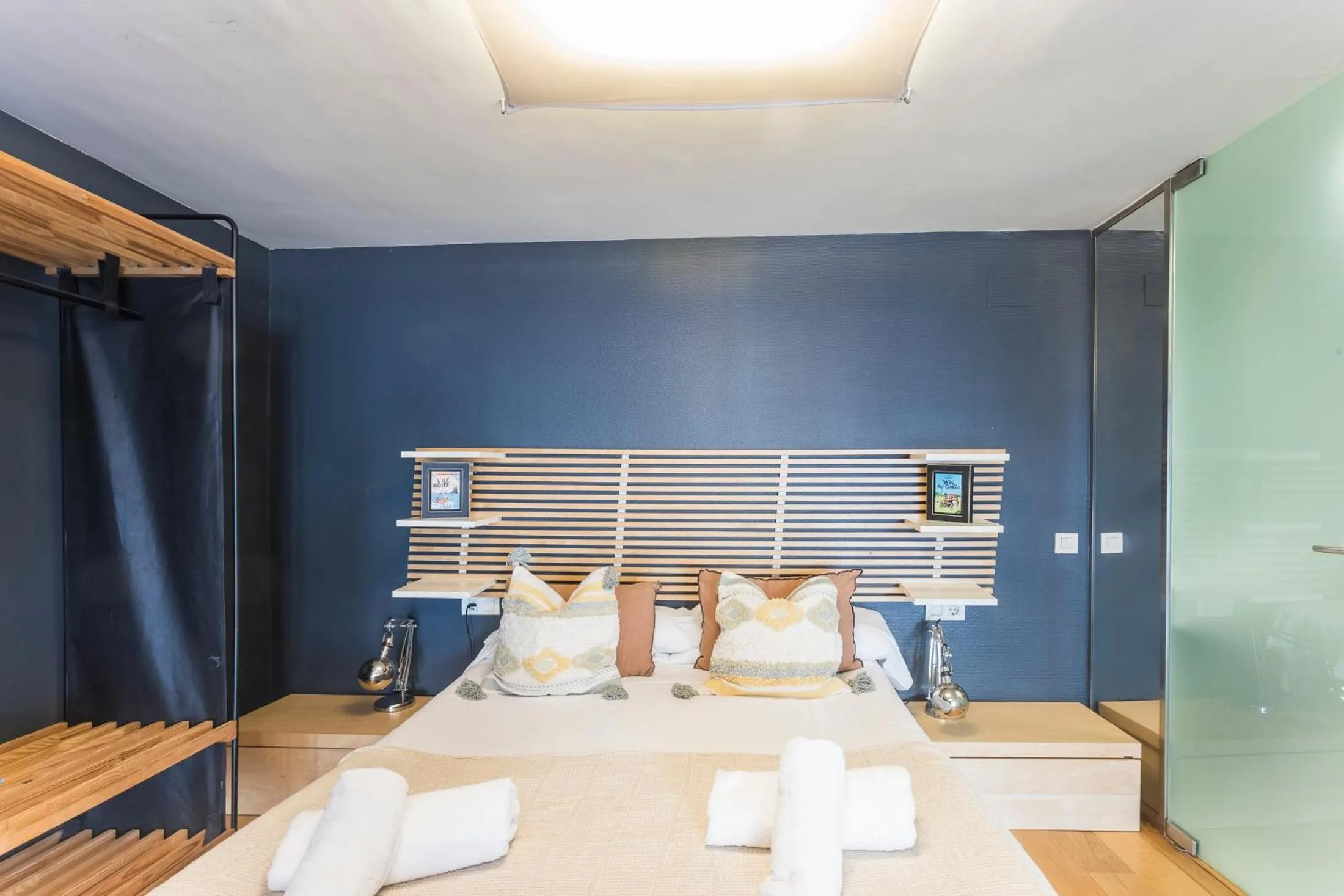 Bedroom in Apartment Barcelona Rentals - Gracia Pool Apartments Center