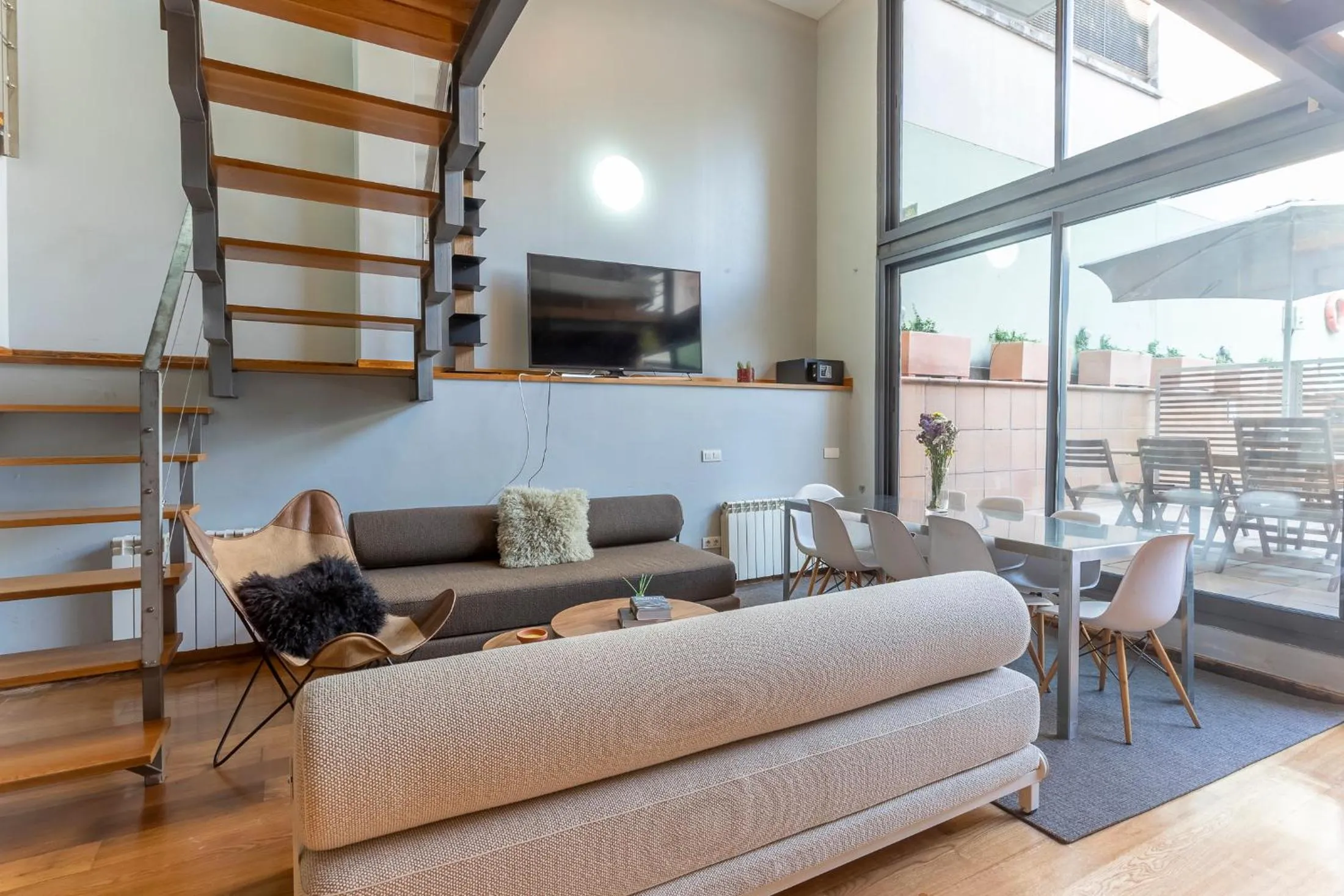 Living room in Apartment Barcelona Rentals - Gracia Pool Apartments Center