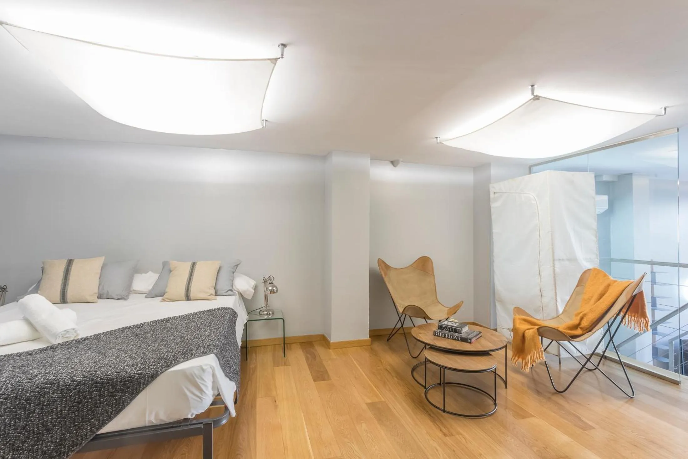 Bedroom in Apartment Barcelona Rentals - Gracia Pool Apartments Center