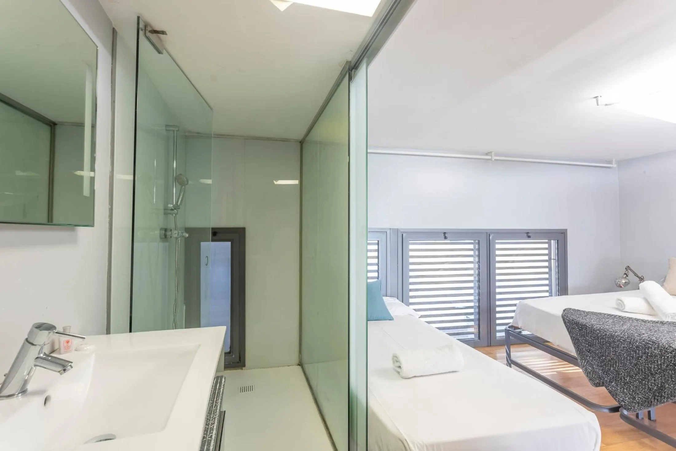 Bedroom in Apartment Barcelona Rentals - Gracia Pool Apartments Center