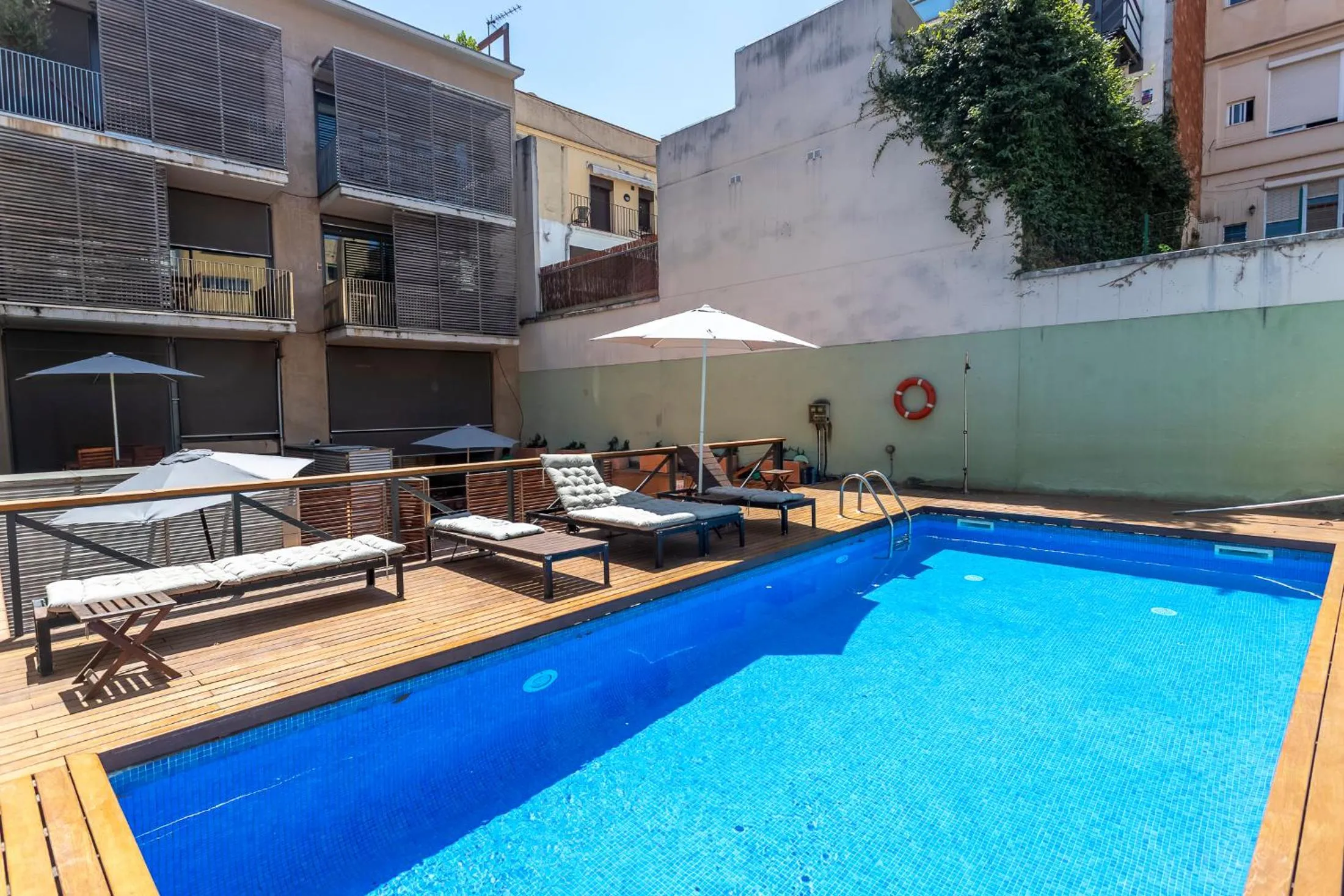 Swimming pool in Apartment Barcelona Rentals - Gracia Pool Apartments Center