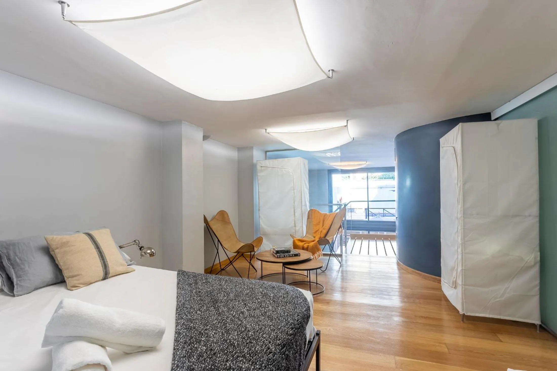 Bedroom in Apartment Barcelona Rentals - Gracia Pool Apartments Center