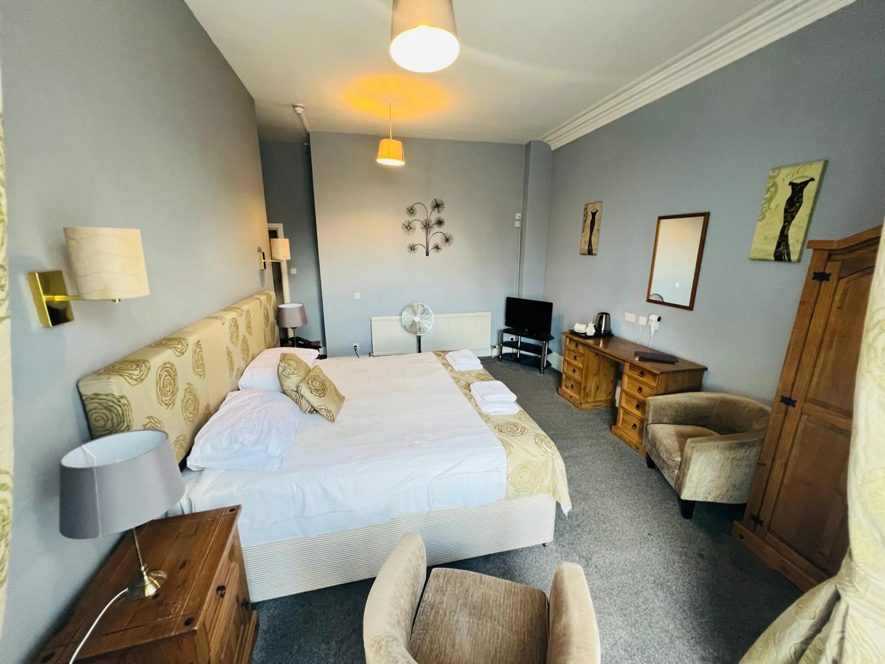 Bedroom, Bed in The George Hotel