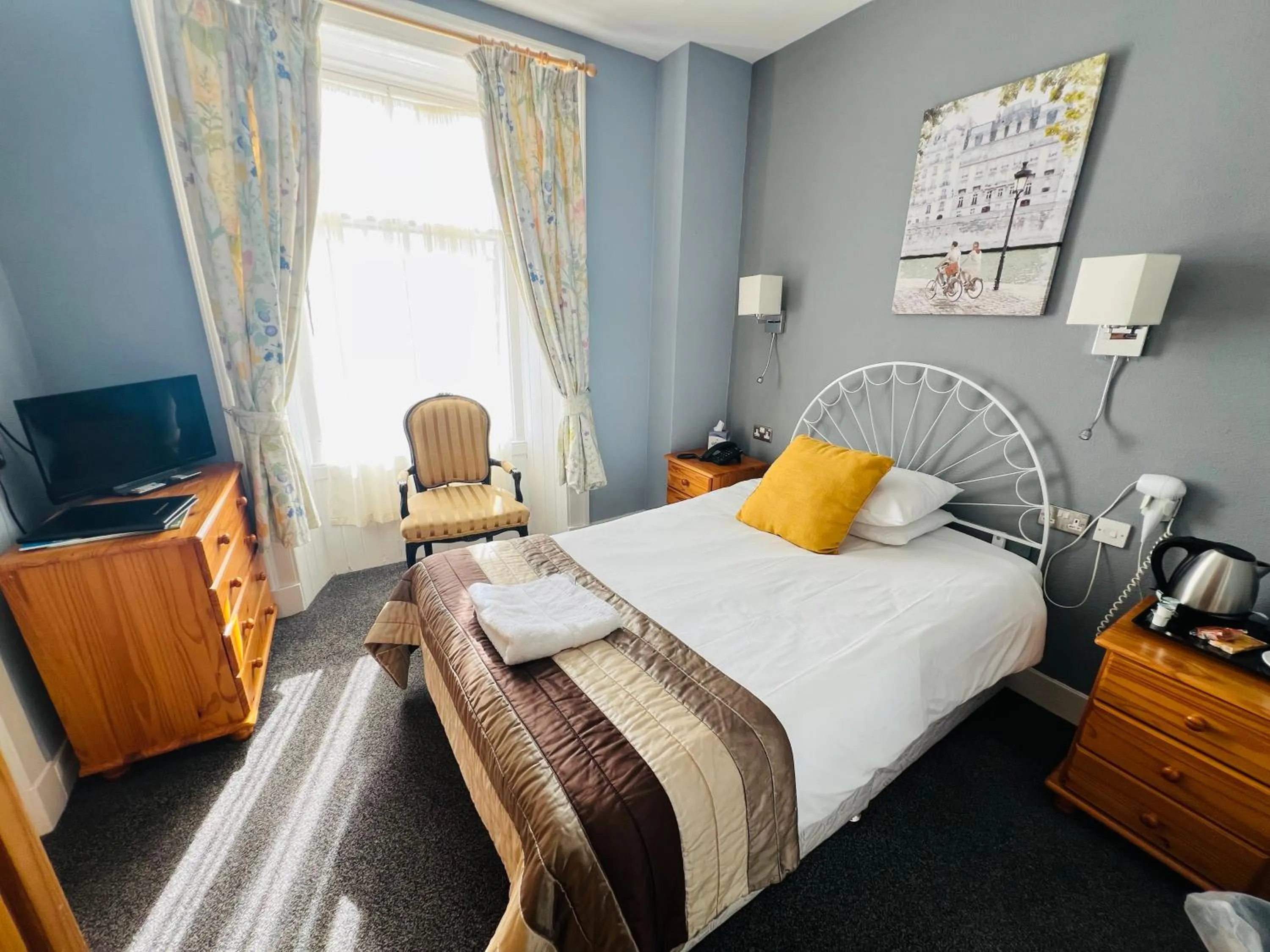 Bed in The George Hotel