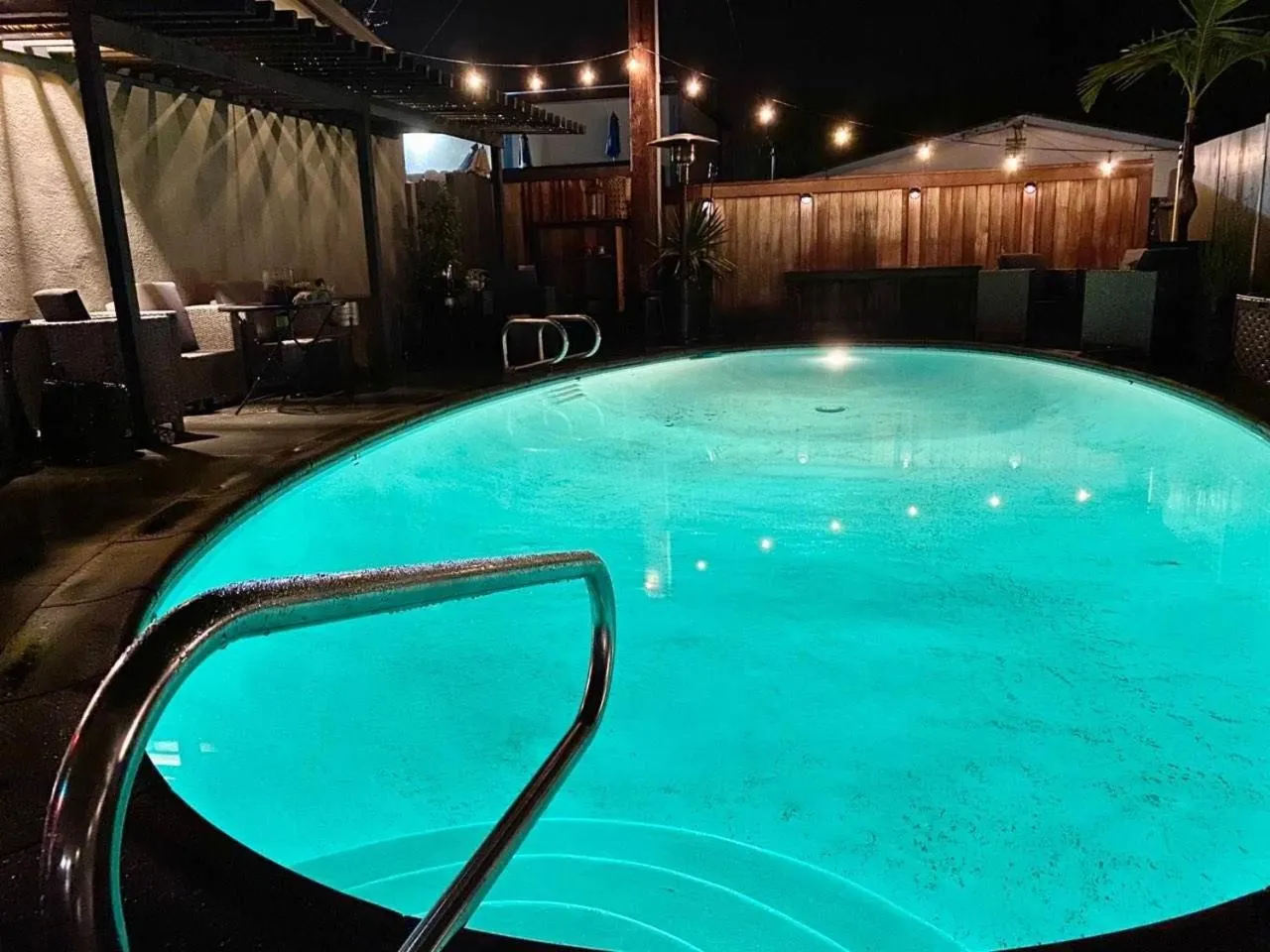 Swimming pool in Shell Beach Inn