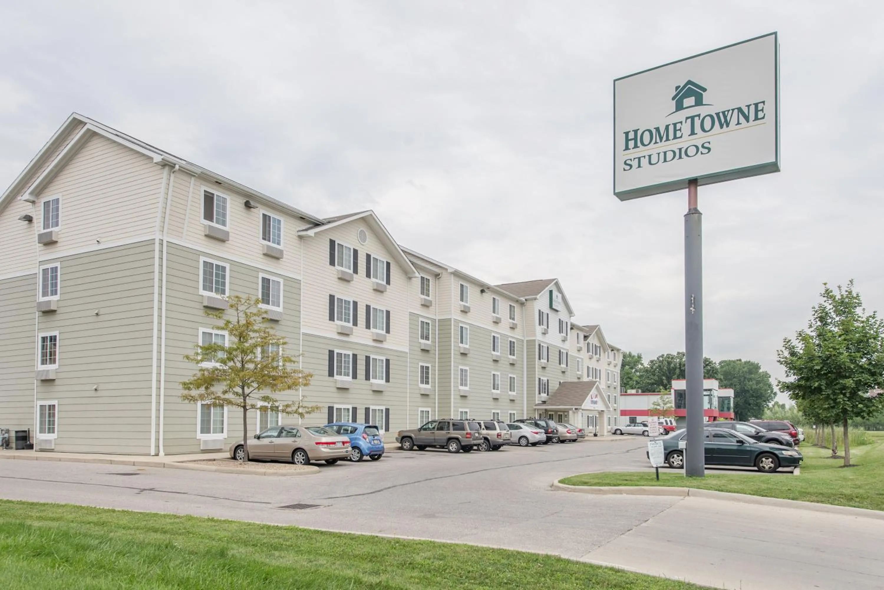 Property building in HomeTowne Studios by Red Roof Columbus