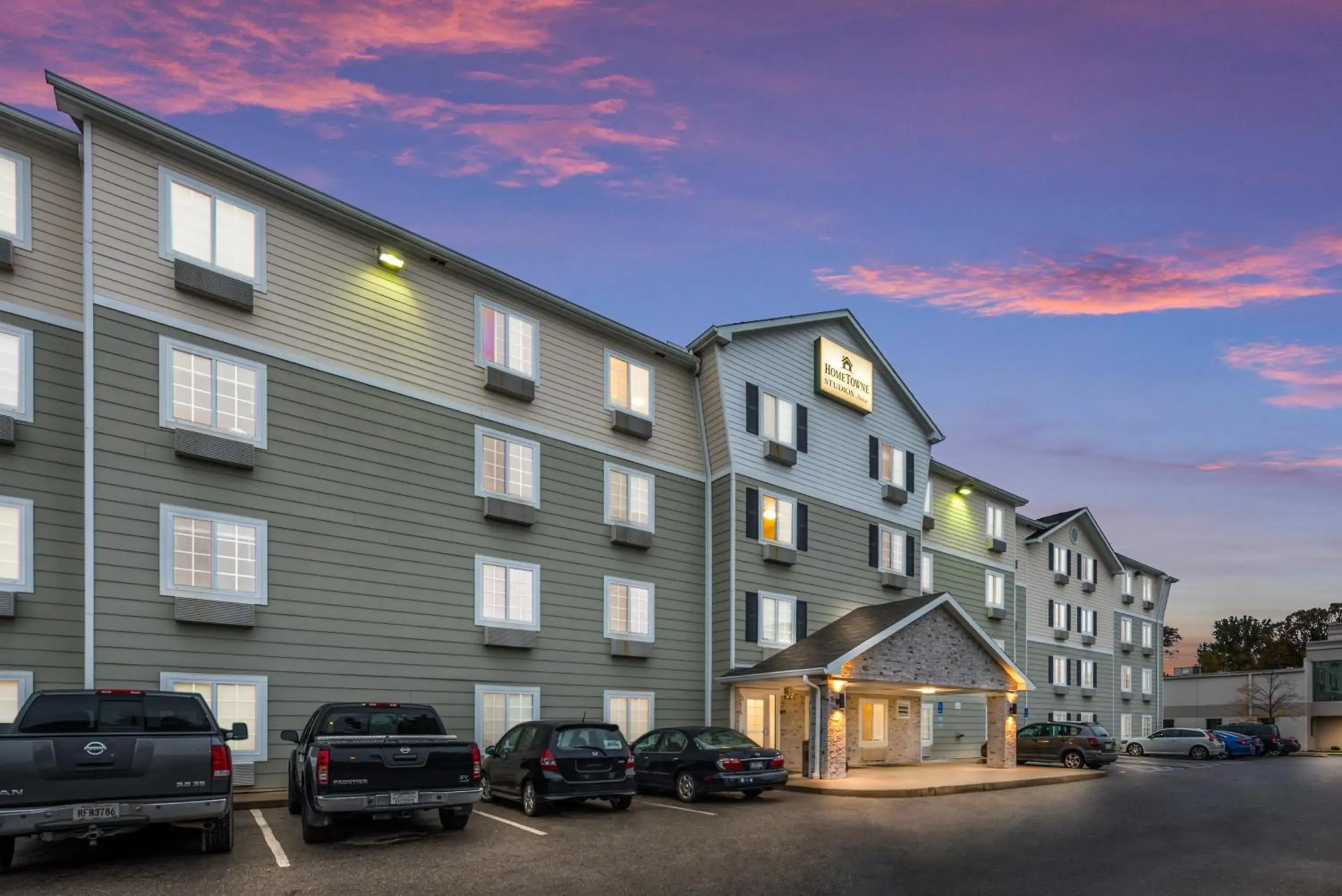 Property building in HomeTowne Studios by Red Roof Columbus Property building in HomeTowne Studios by Red Roof Columbus