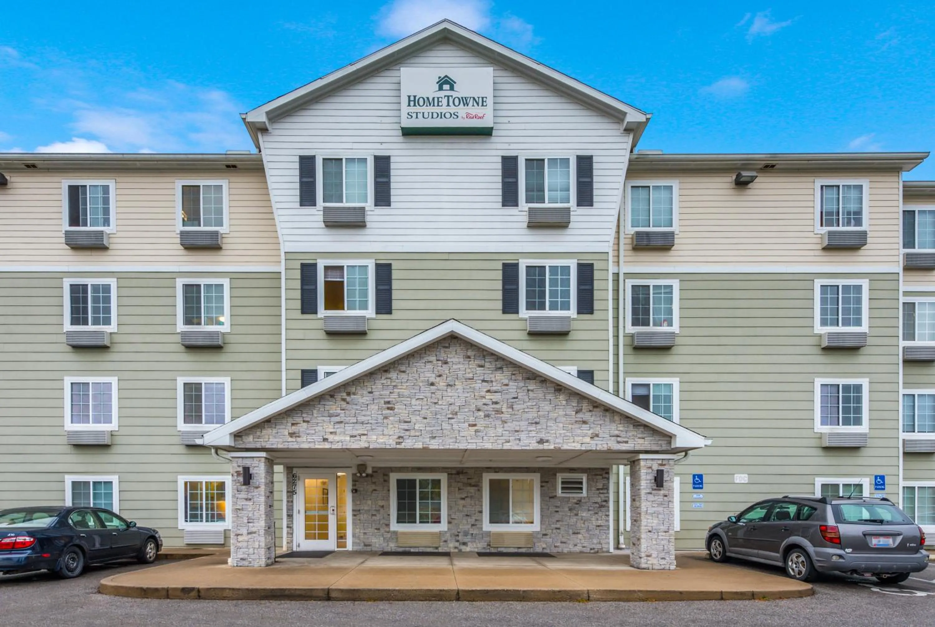 Property building in HomeTowne Studios by Red Roof Columbus
