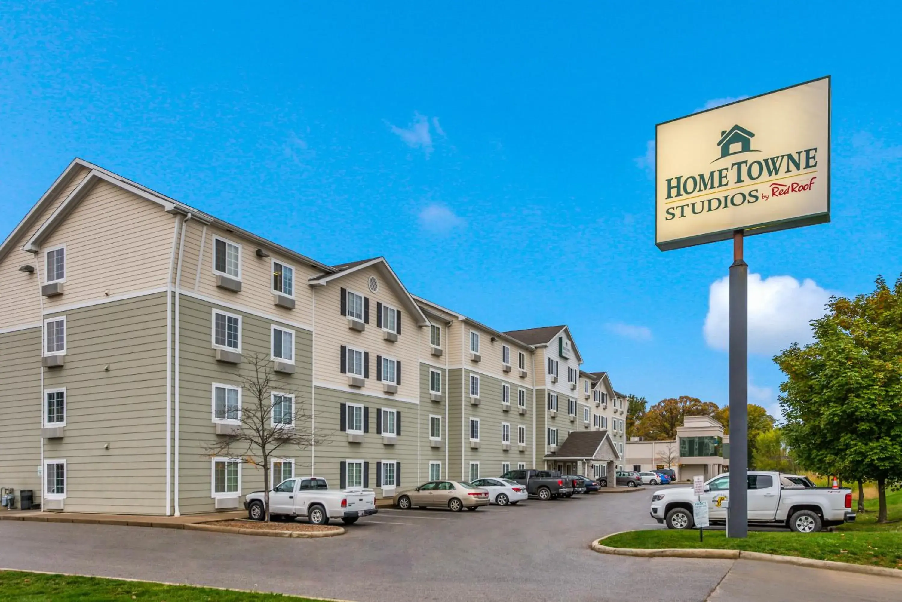 Property building in HomeTowne Studios by Red Roof Columbus Property building in HomeTowne Studios by Red Roof Columbus