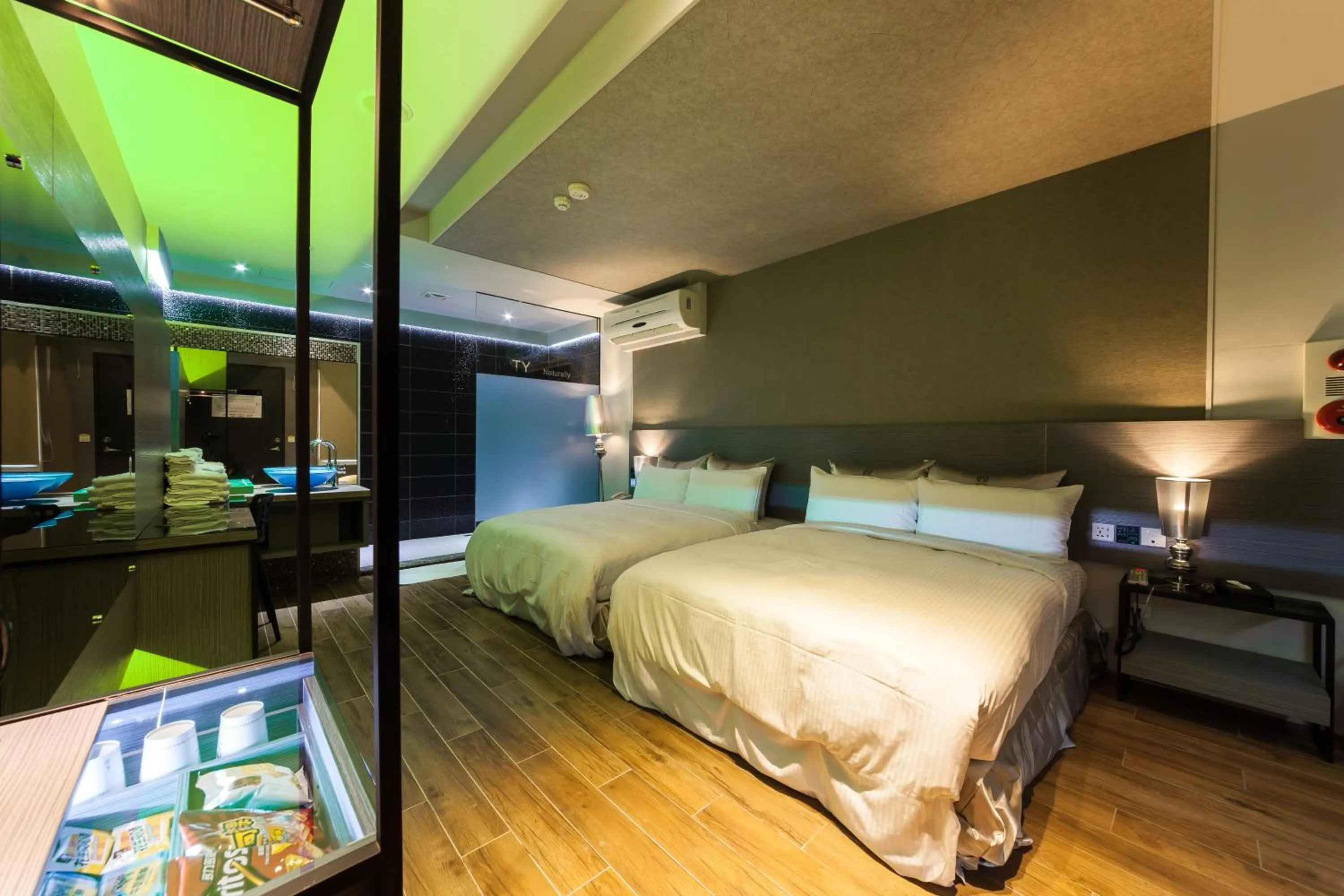 bunk bed, Bed in TY Motel