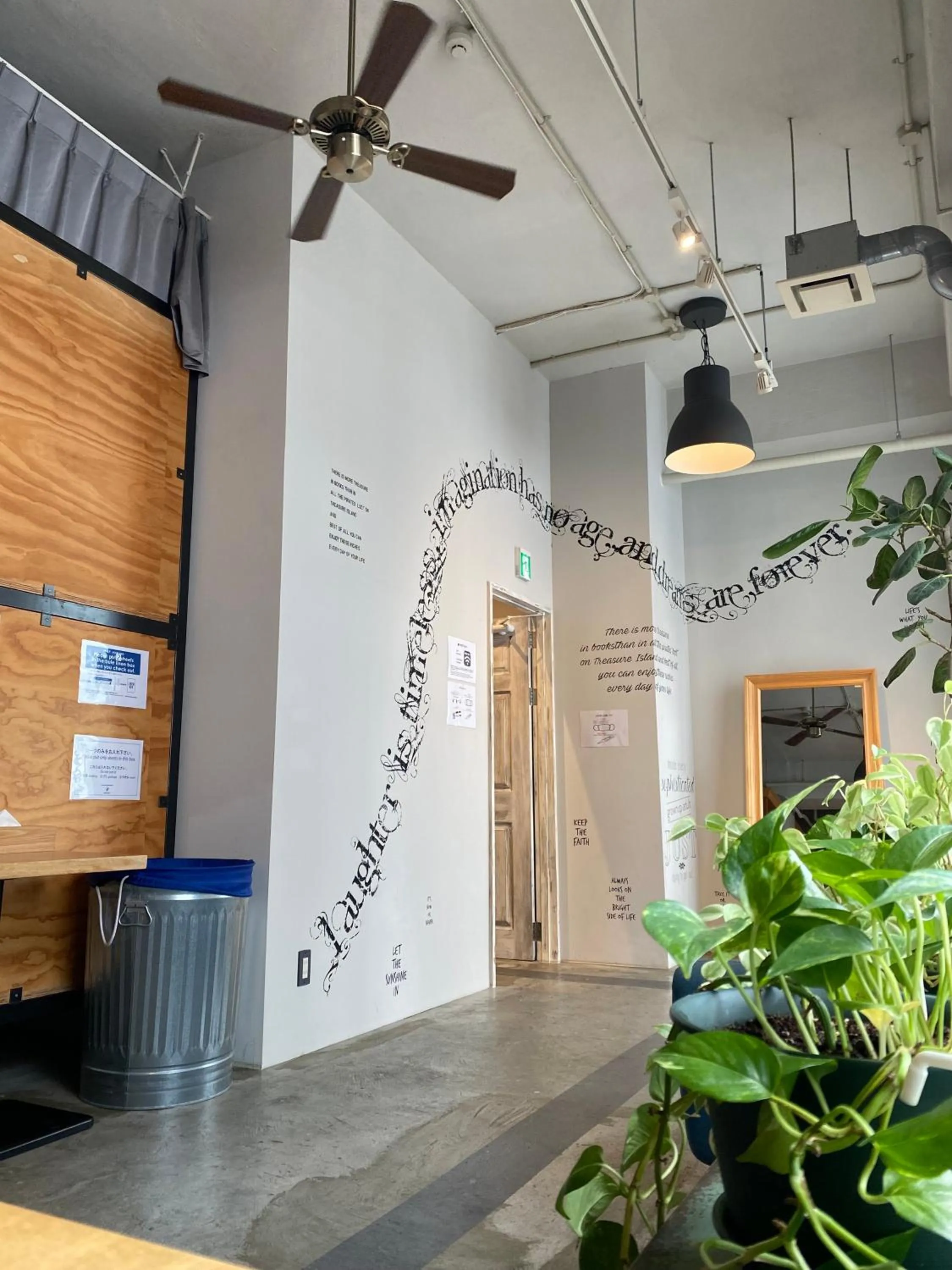 Facade/entrance in The Kitchen Hostel Ao