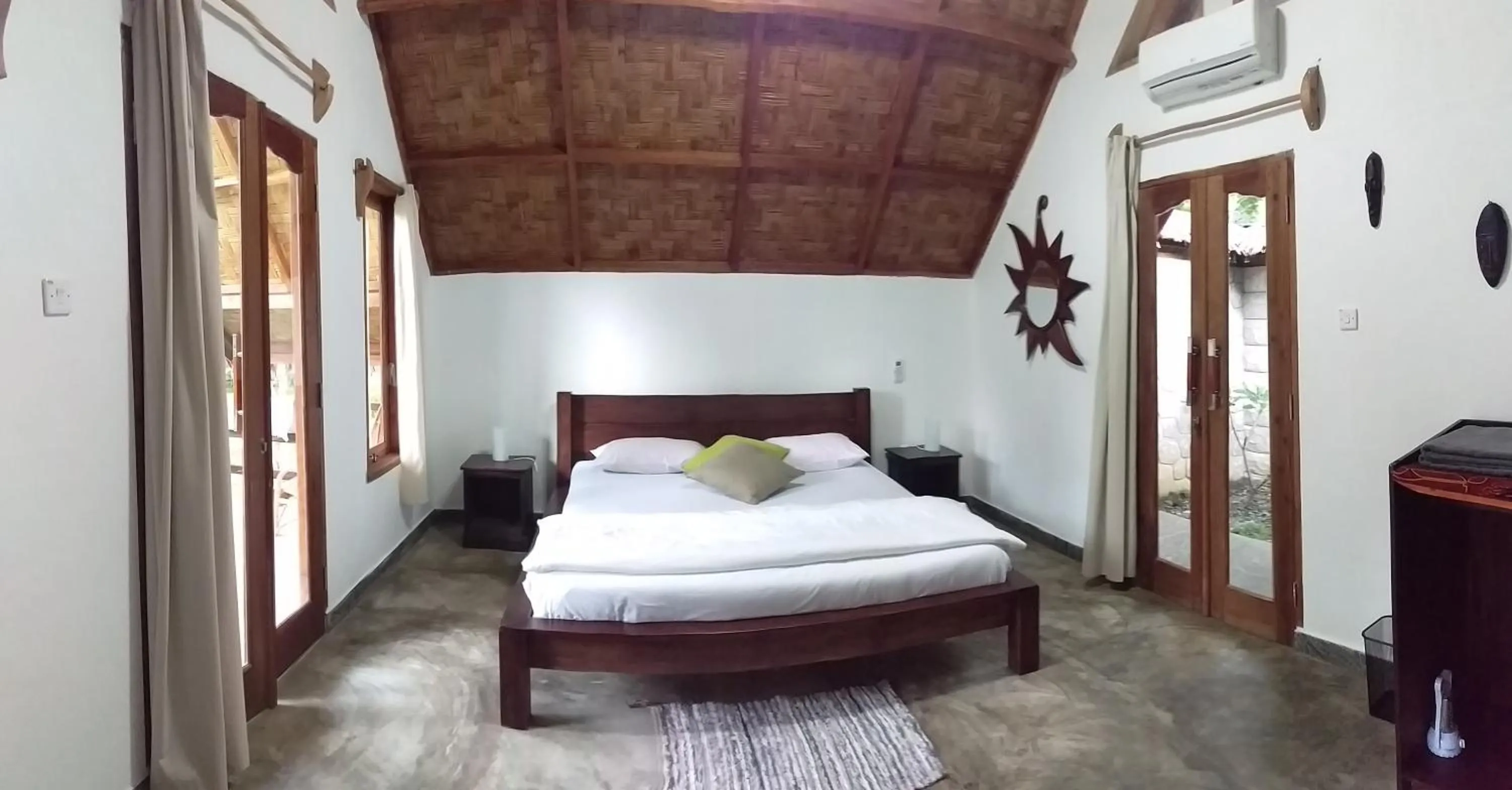 Bed in Villa Paradise - Bukit Lawang