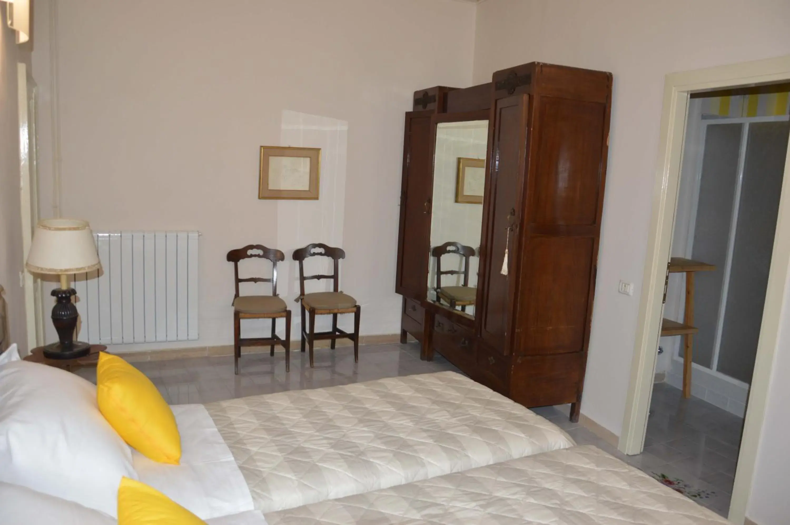 Double or Twin Room with Private Bathroom - single occupancy in Affittacamere Casa Ciri Double or Twin Room with Private Bathroom - single occupancy in Affittacamere Casa Ciri