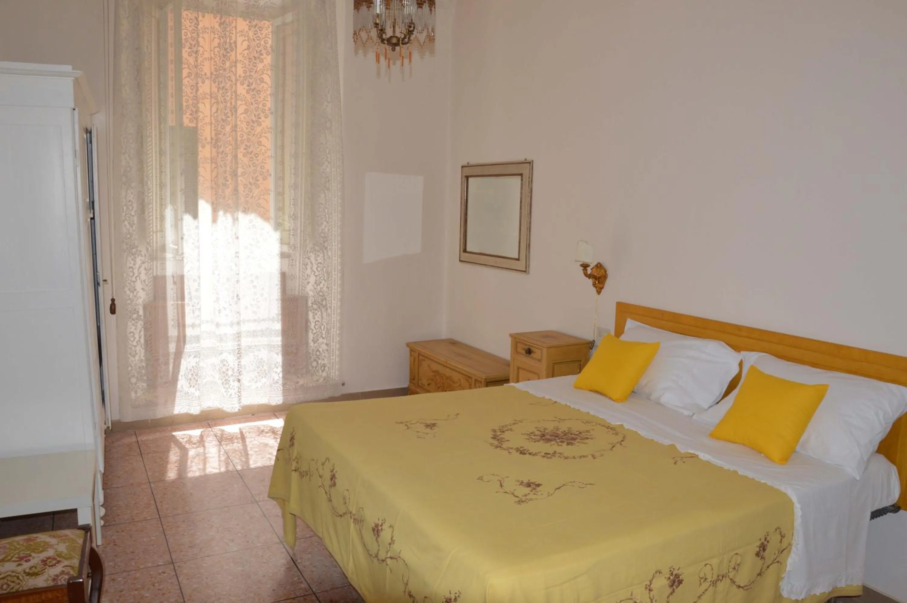 Double or Twin Room with Shared Bathroom - single occupancy in Affittacamere Casa Ciri