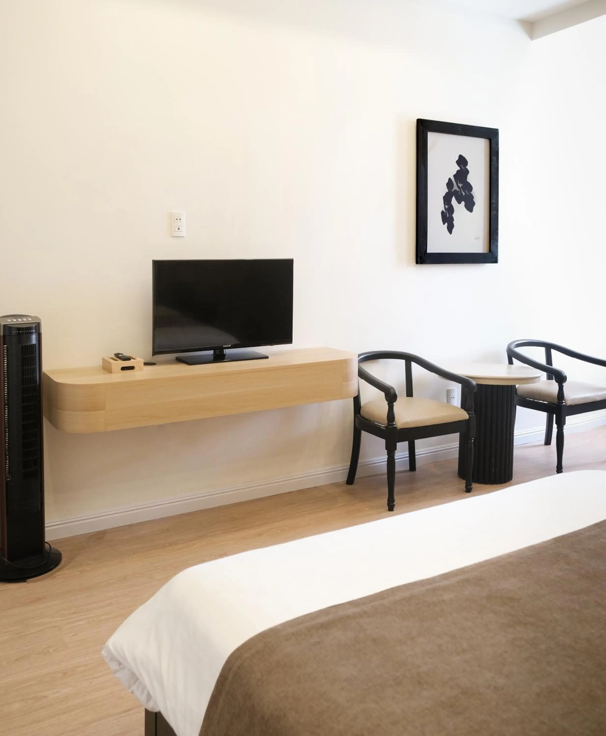 Communal lounge/ TV room, Bed in Ngoc Trai Vang Hotel