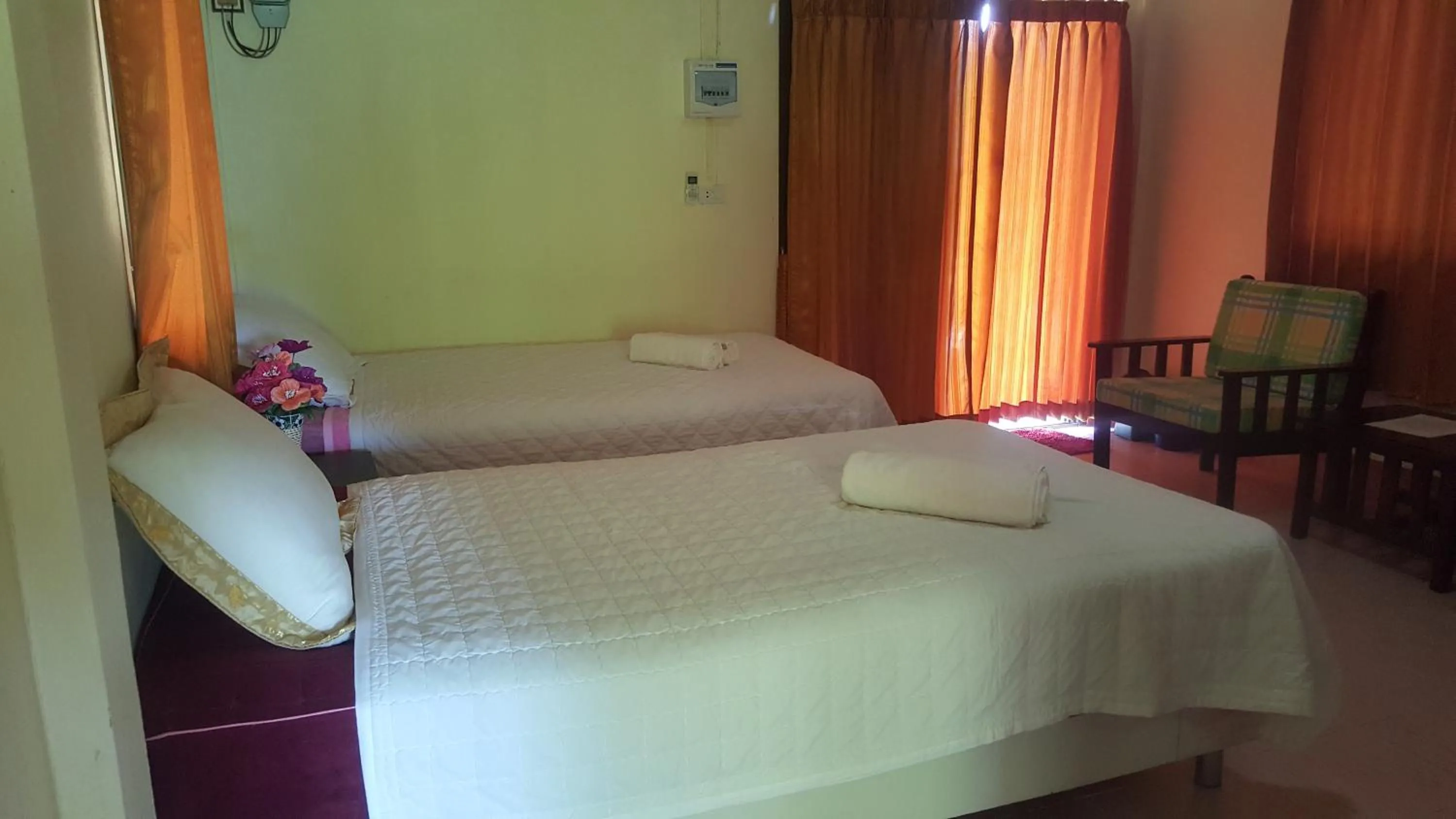 Photo of the whole room, Bed in Happy Resort