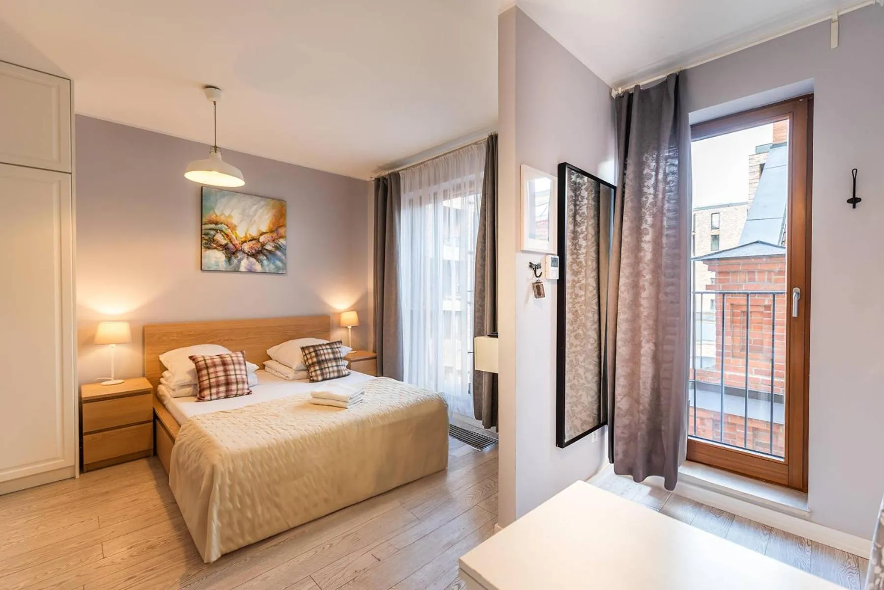 Bedroom, Bed in City Lights Apartments