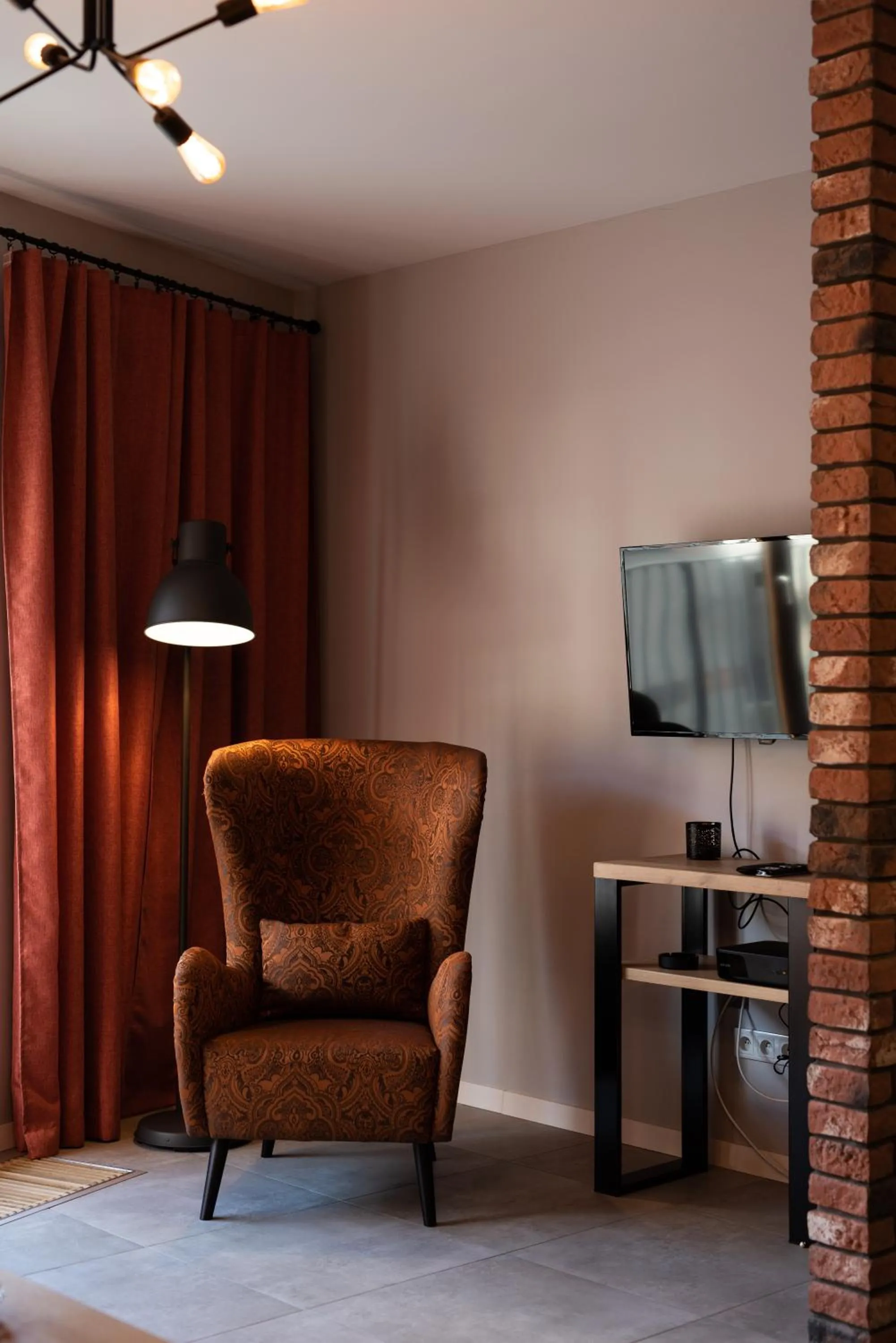 TV and multimedia in City Lights Apartments