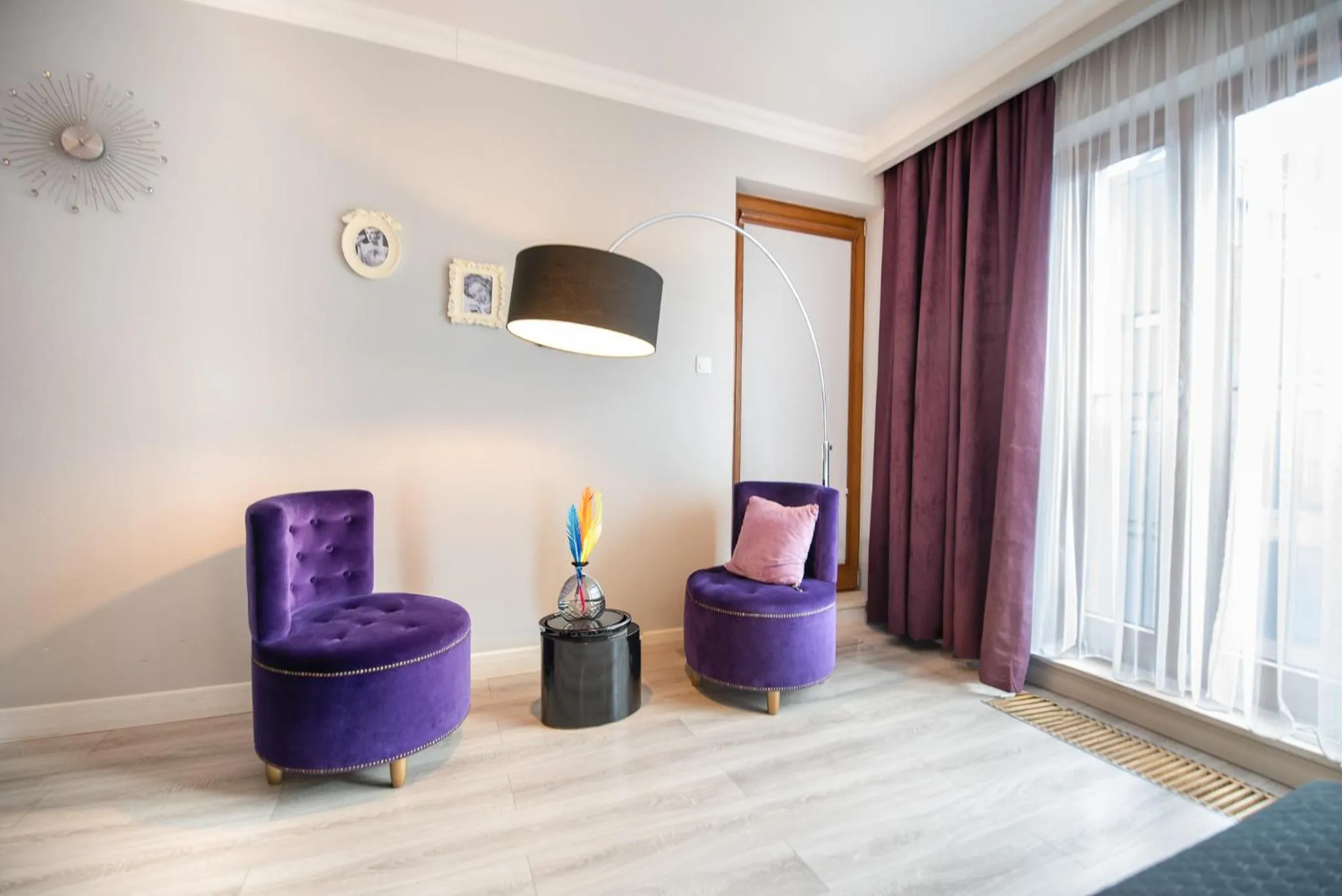 Seating area in City Lights Apartments