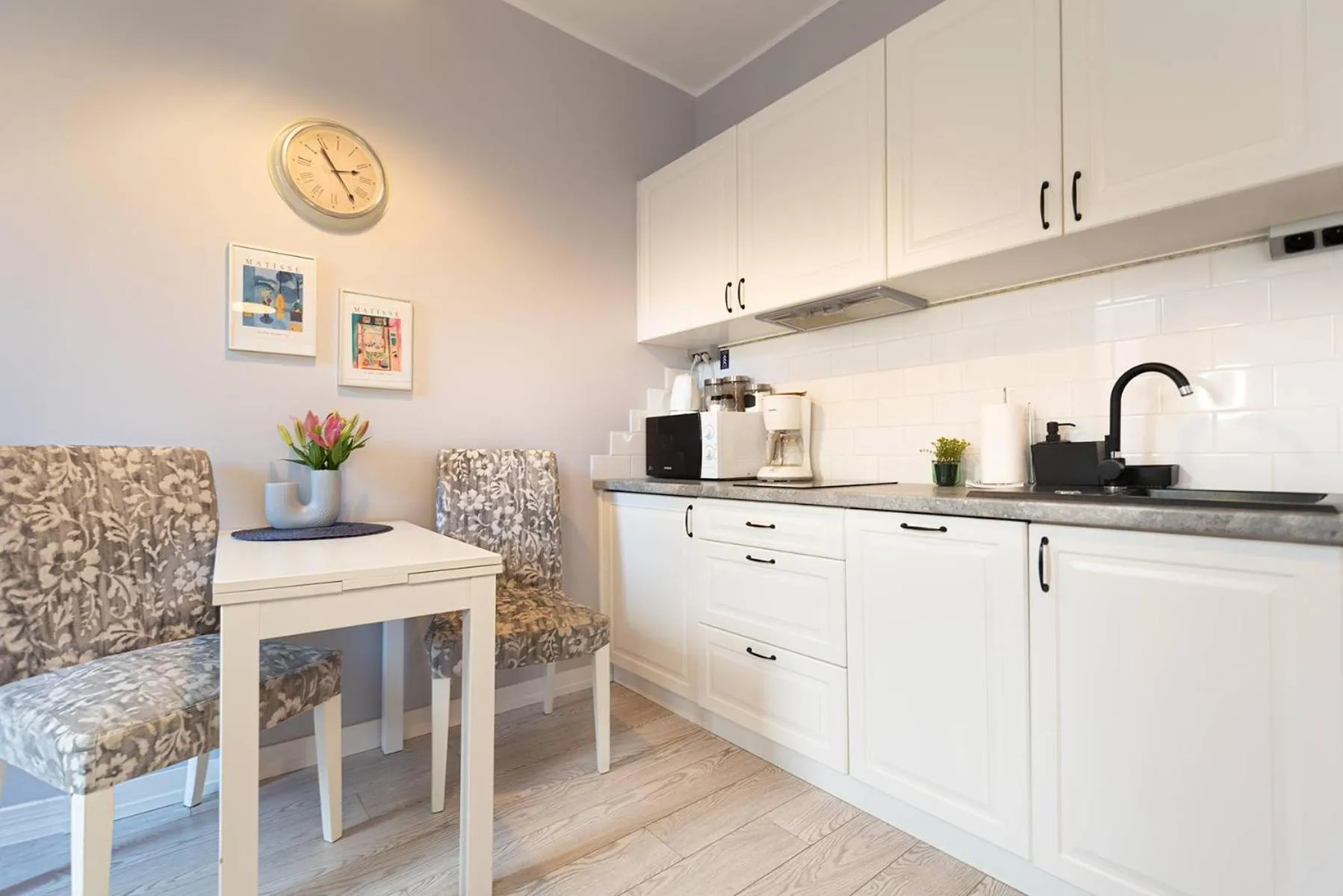 Dining area in City Lights Apartments