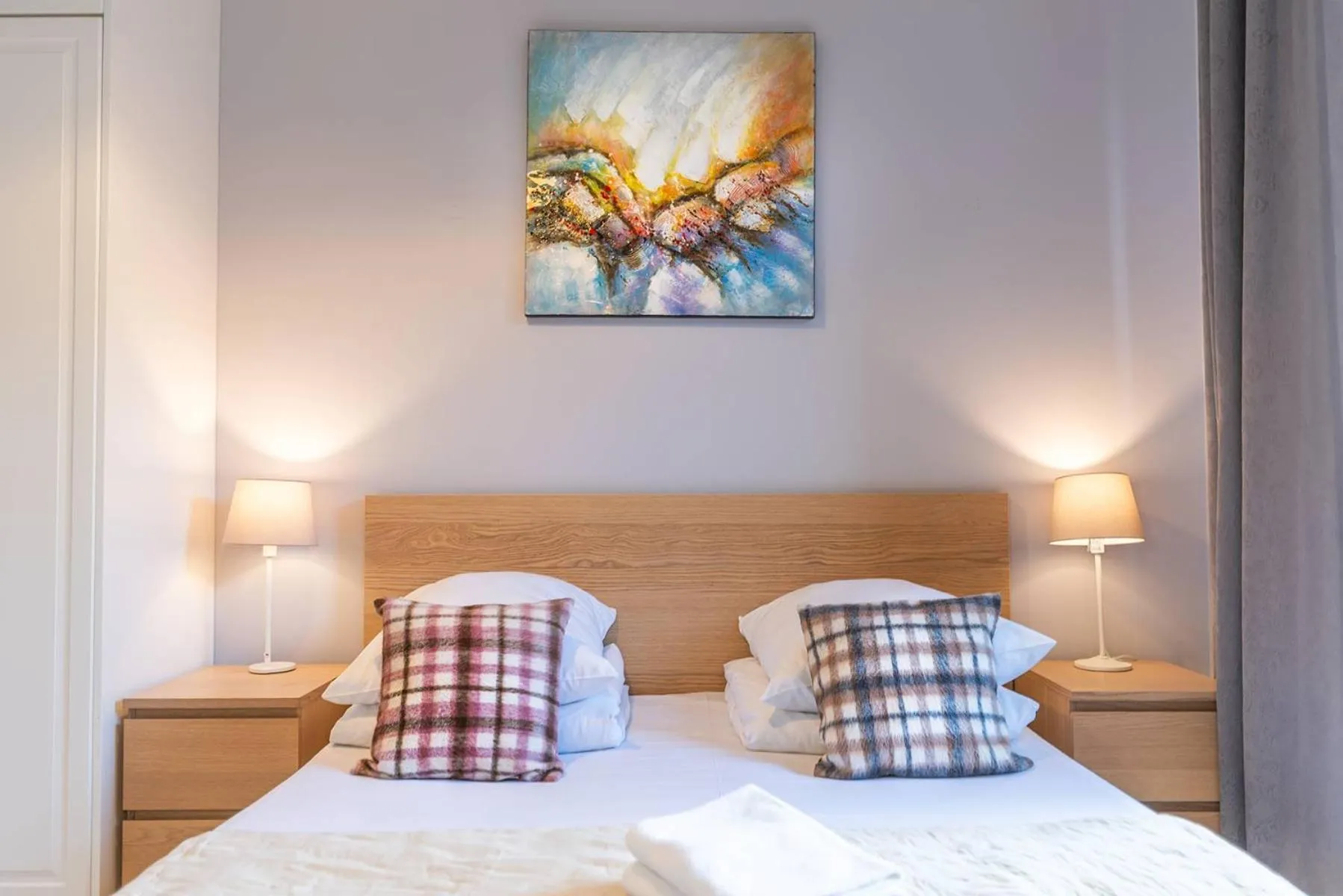 Bedroom, Bed in City Lights Apartments