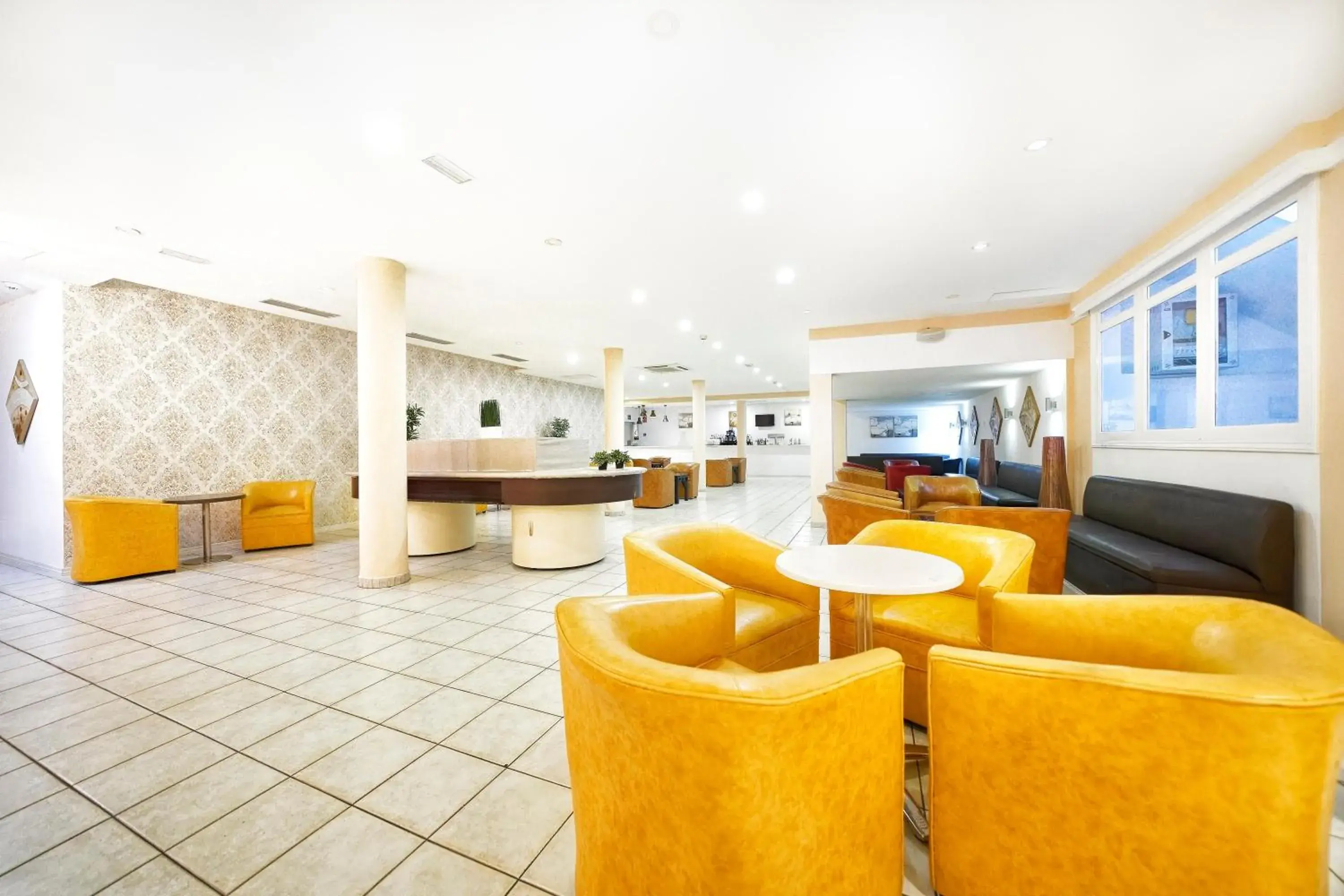 Lounge or bar in LABRANDA Bahía Fañabé & Villas Lounge or bar in LABRANDA Bahía Fañabé & Villas