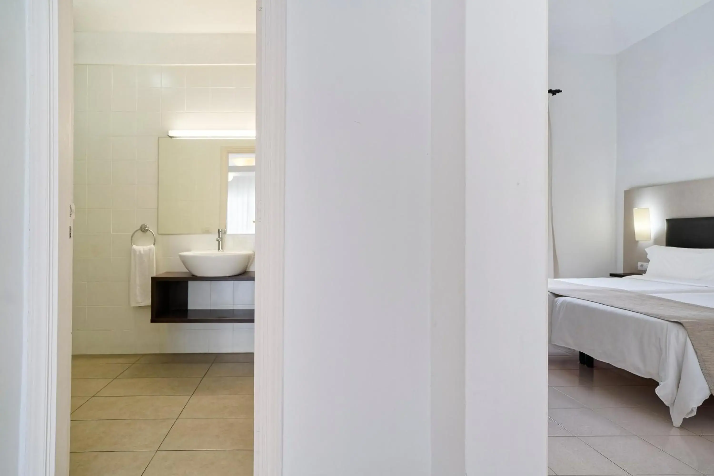 Bathroom, Bed in LABRANDA Bahía Fañabé & Villas Bathroom, Bed in LABRANDA Bahía Fañabé & Villas