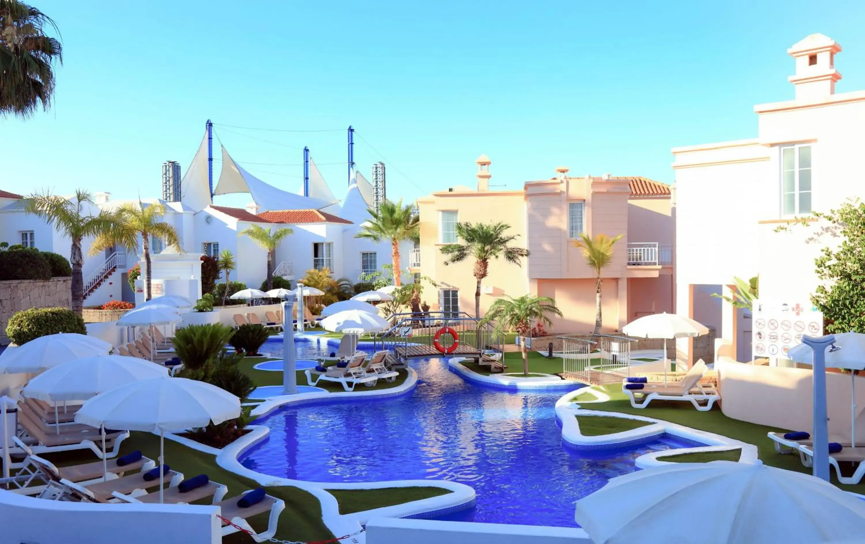 Property building in LABRANDA Bahía Fañabé & Villas Property building in LABRANDA Bahía Fañabé & Villas