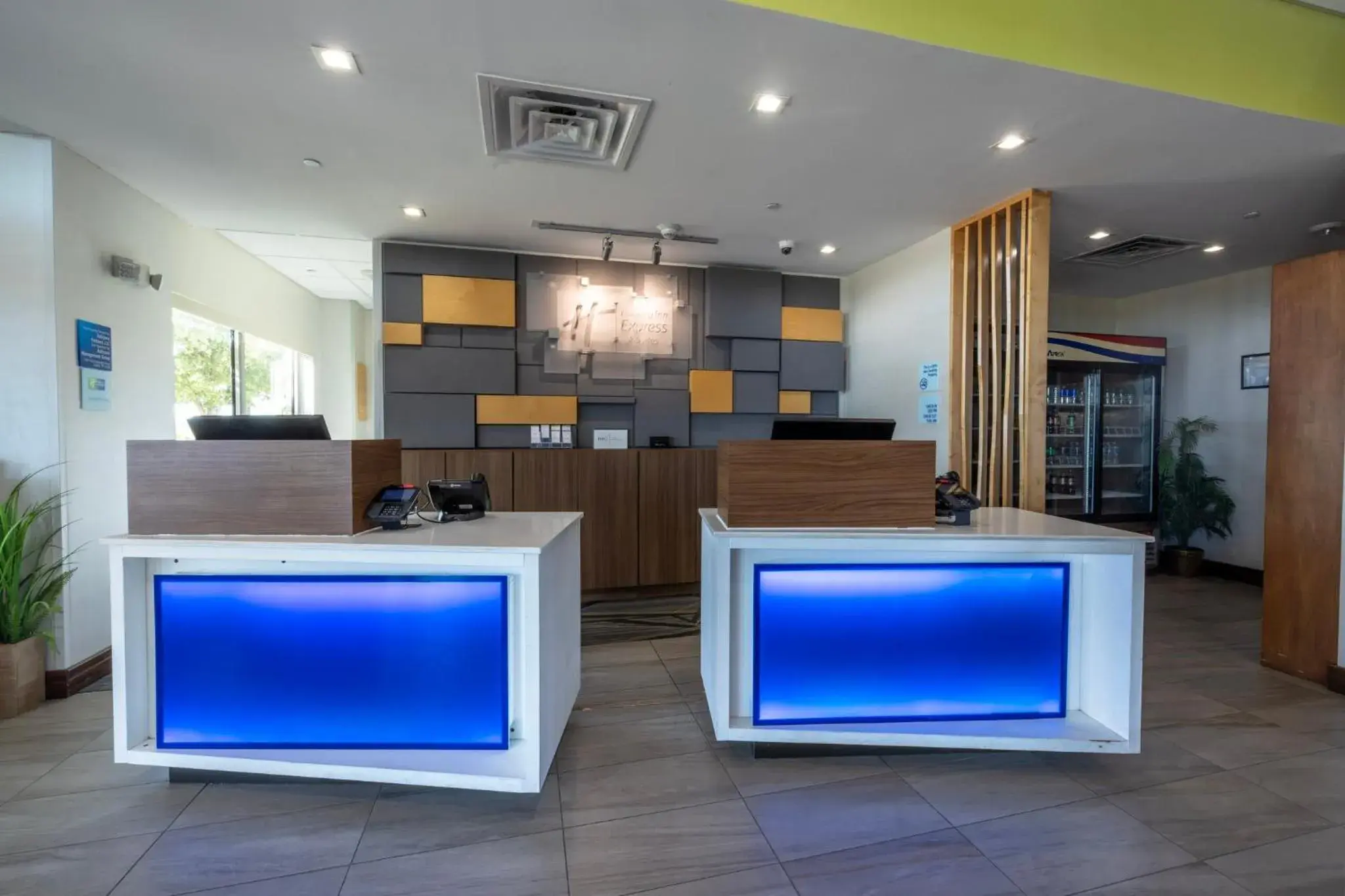 Property building in Holiday Inn Express & Suites Dallas NE Arboretum Property building in Holiday Inn Express & Suites Dallas NE Arboretum