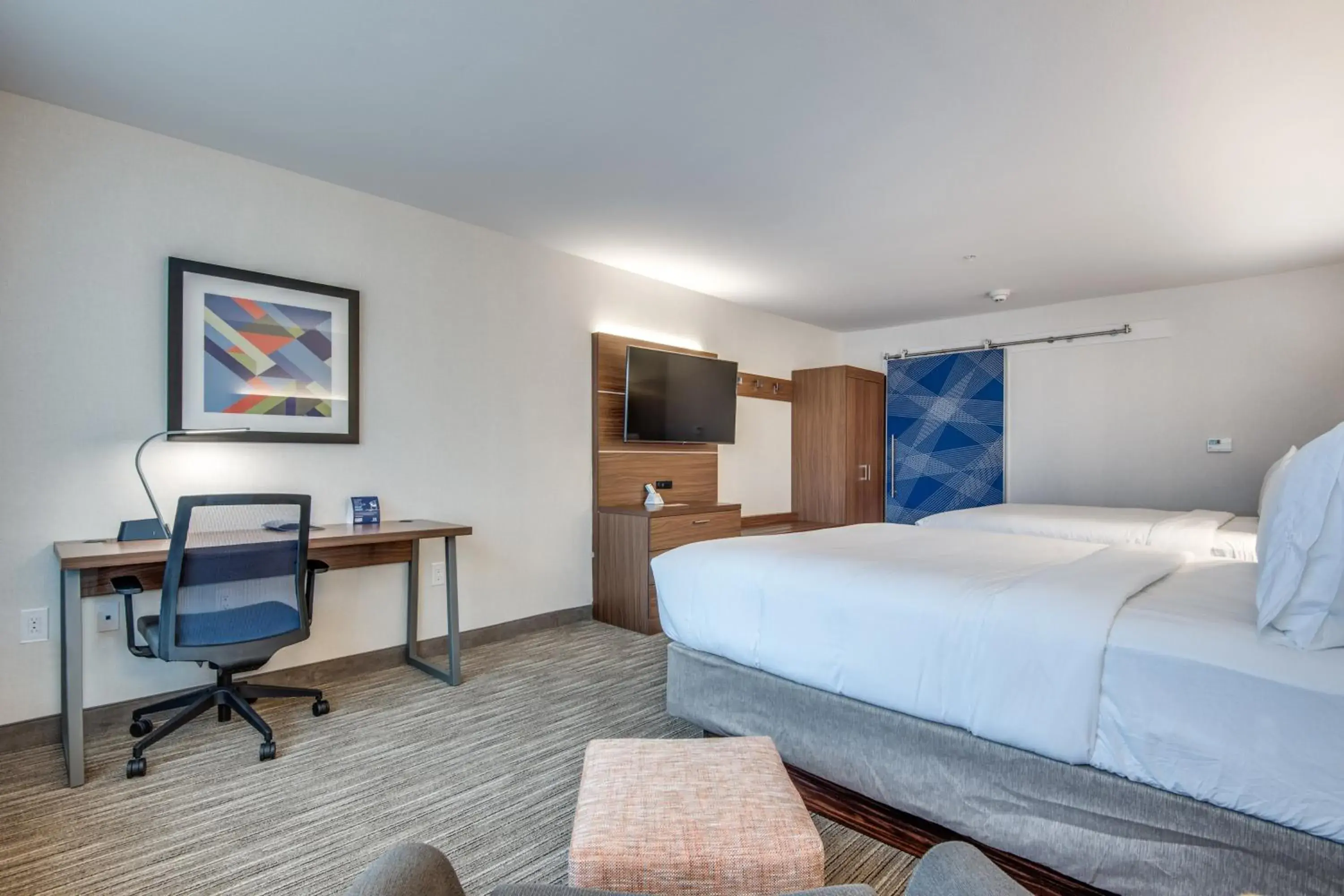 King Room - Hearing Accessible in Holiday Inn Express & Suites Dallas North - Addison by IHG King Room - Hearing Accessible in Holiday Inn Express & Suites Dallas North - Addison by IHG