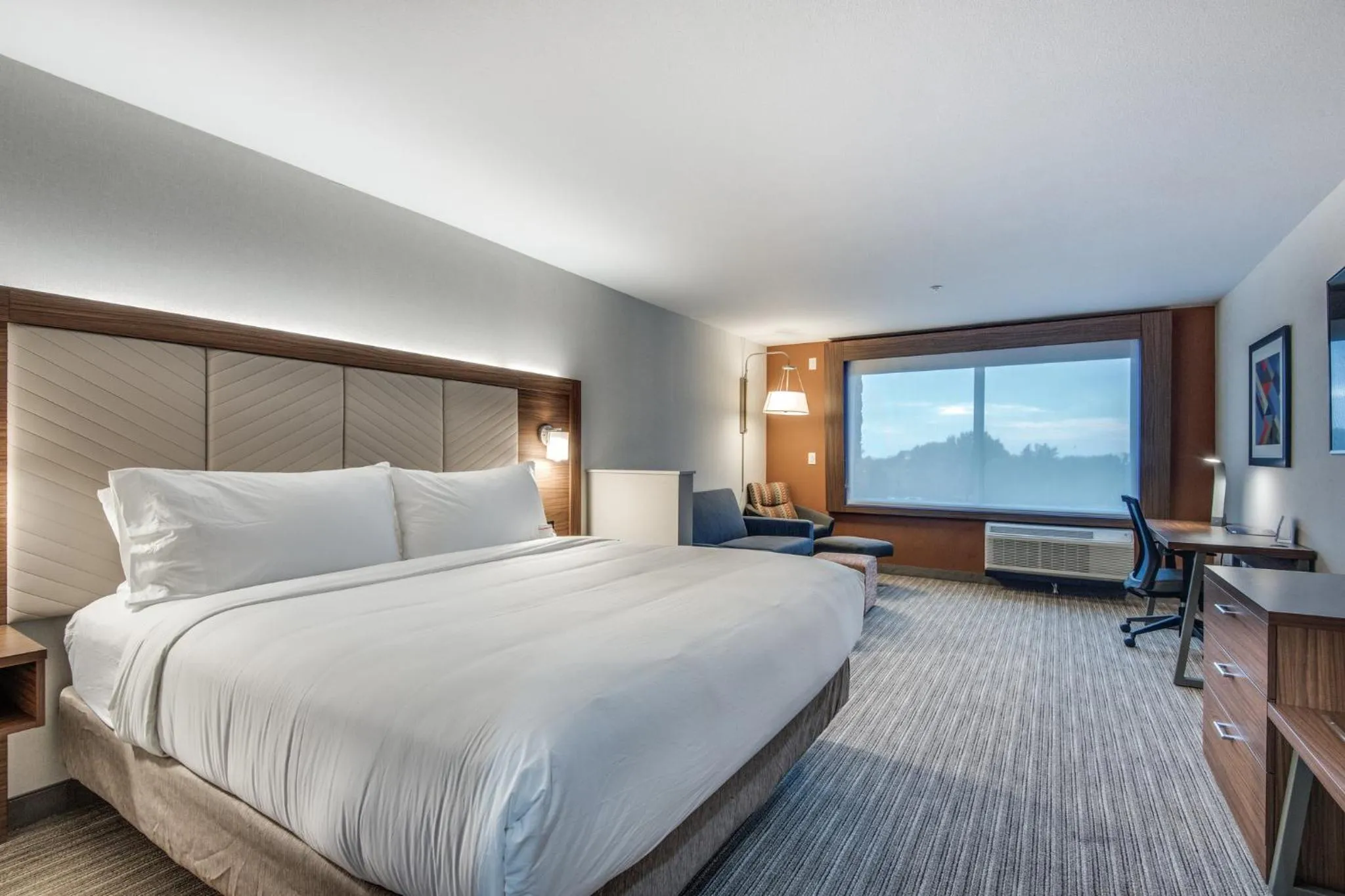 Photo of the whole room, Bed in Holiday Inn Express & Suites Dallas North - Addison by IHG