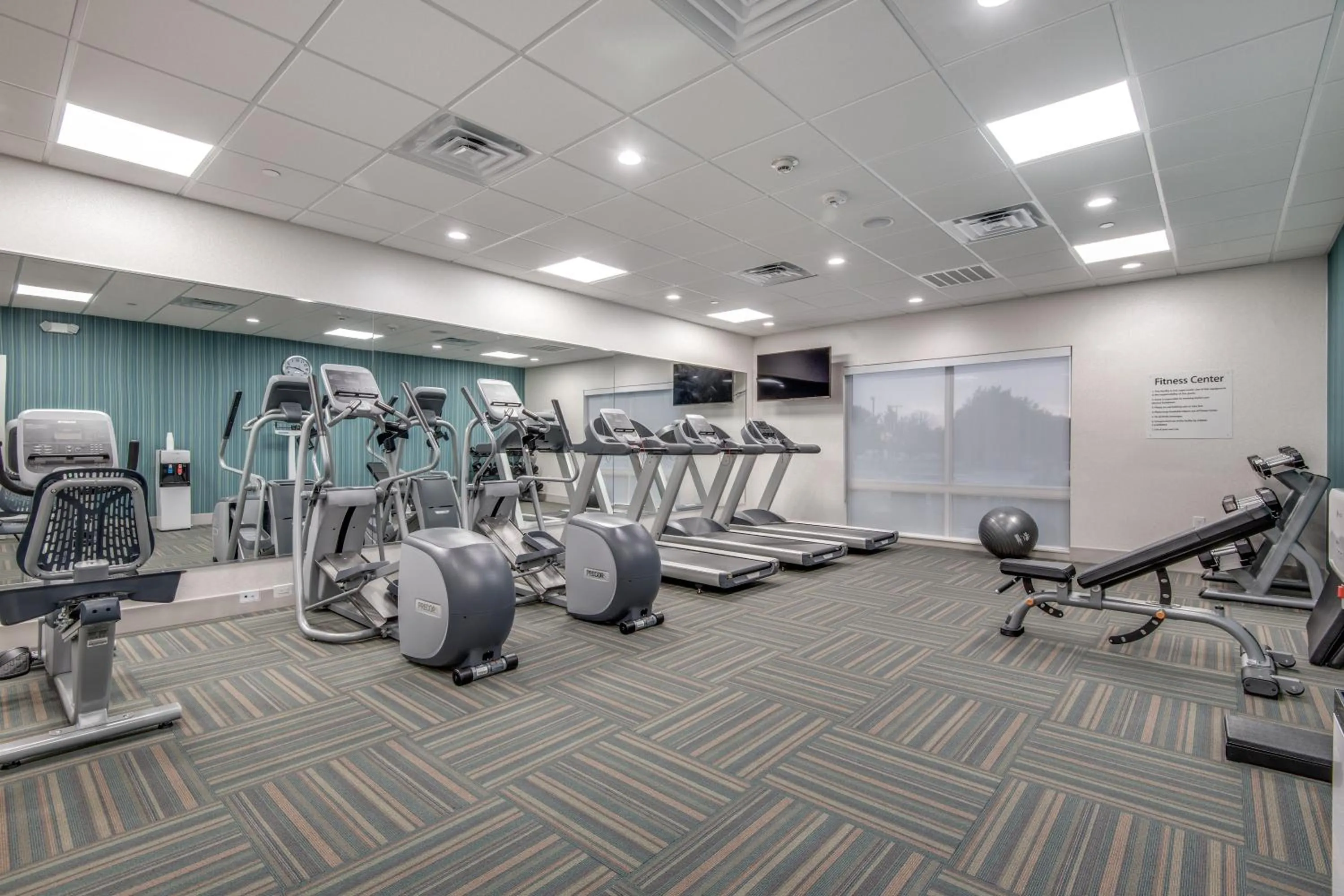 Fitness centre/facilities in Holiday Inn Express & Suites Dallas North - Addison by IHG