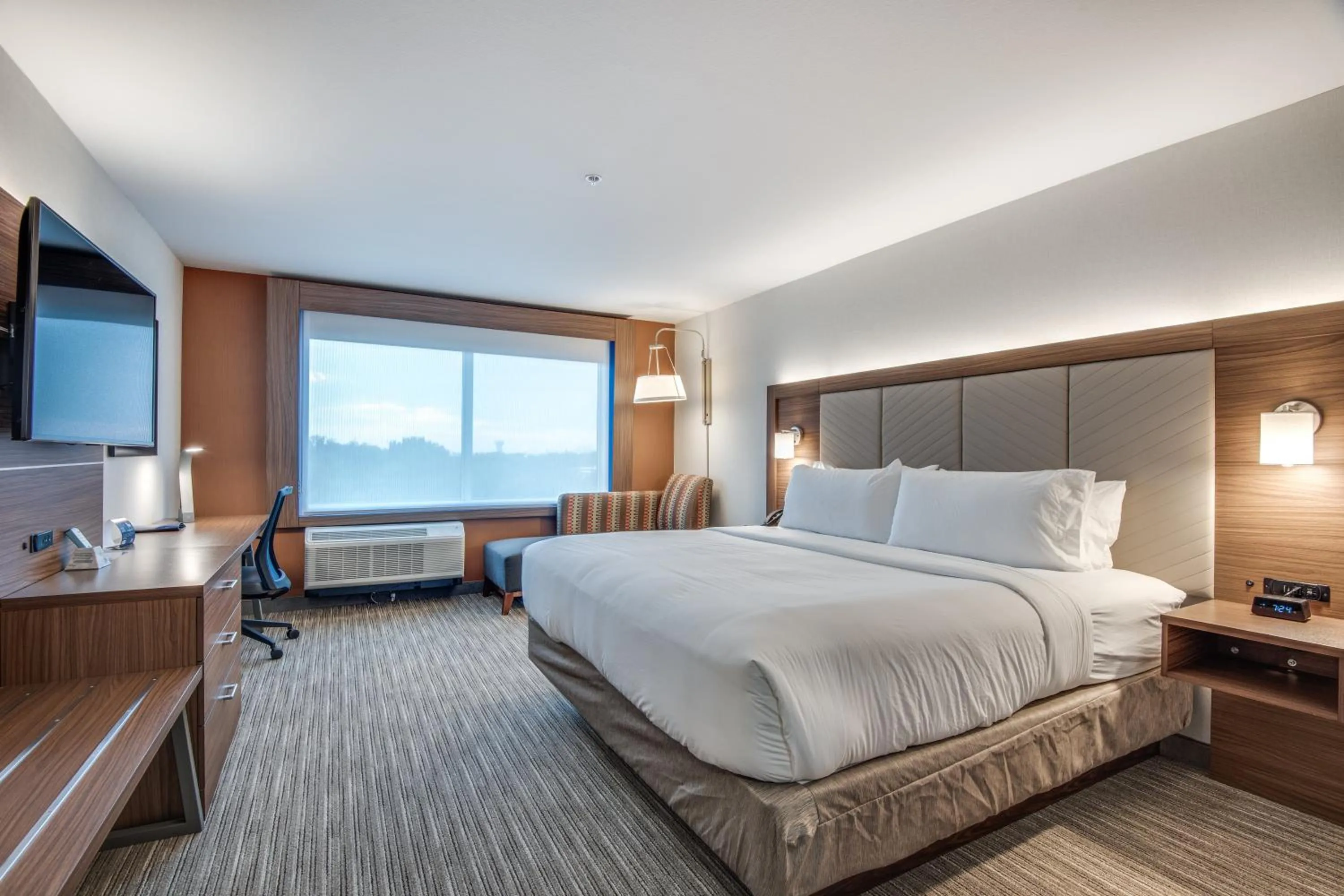 Photo of the whole room, Bed in Holiday Inn Express & Suites Dallas North - Addison by IHG