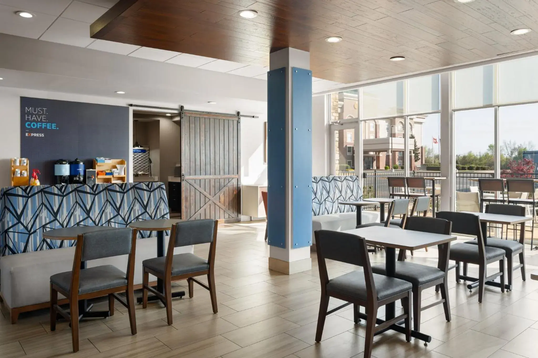 Breakfast in Holiday Inn Express & Suites West Memphis by IHG Breakfast in Holiday Inn Express & Suites West Memphis by IHG