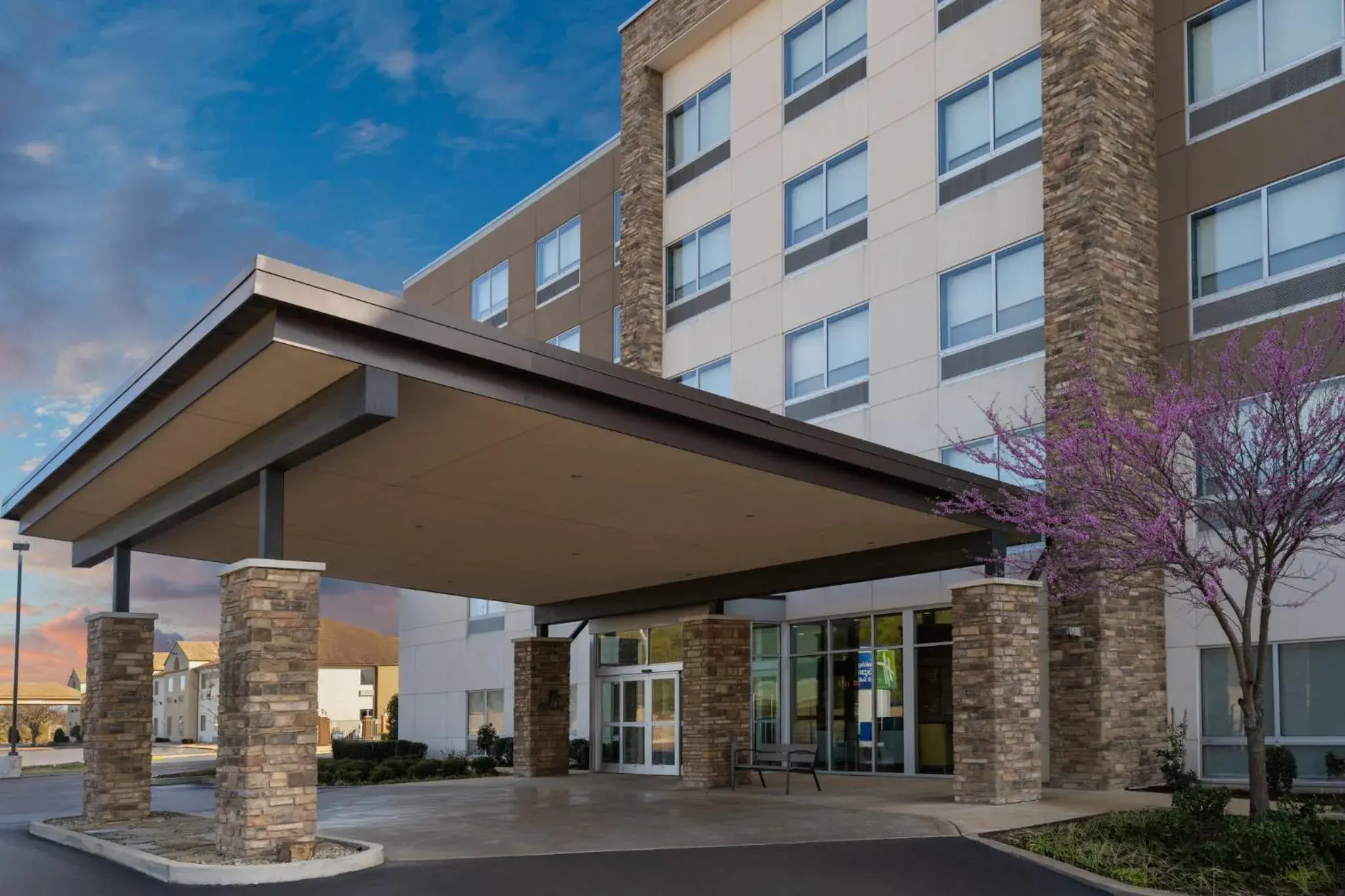 Property building in Holiday Inn Express & Suites West Memphis by IHG Property building in Holiday Inn Express & Suites West Memphis by IHG