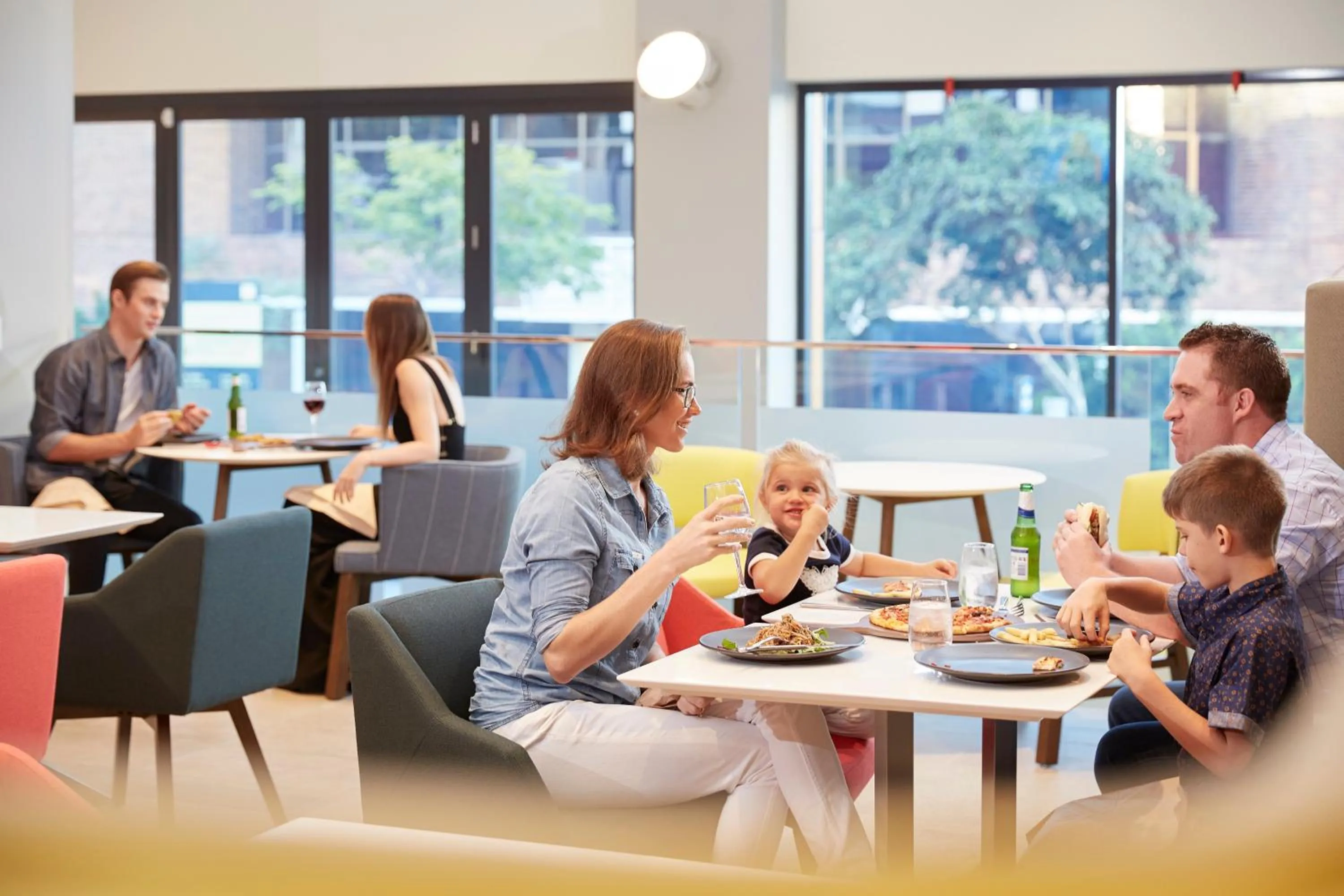 Restaurant/places to eat in Holiday Inn Express Brisbane Central by IHG