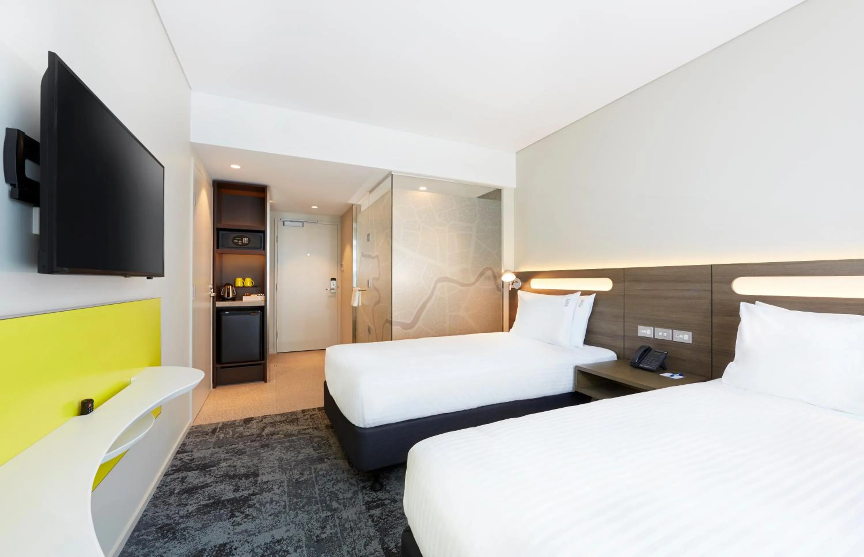 Photo of the whole room, Bed in Holiday Inn Express Brisbane Central by IHG
